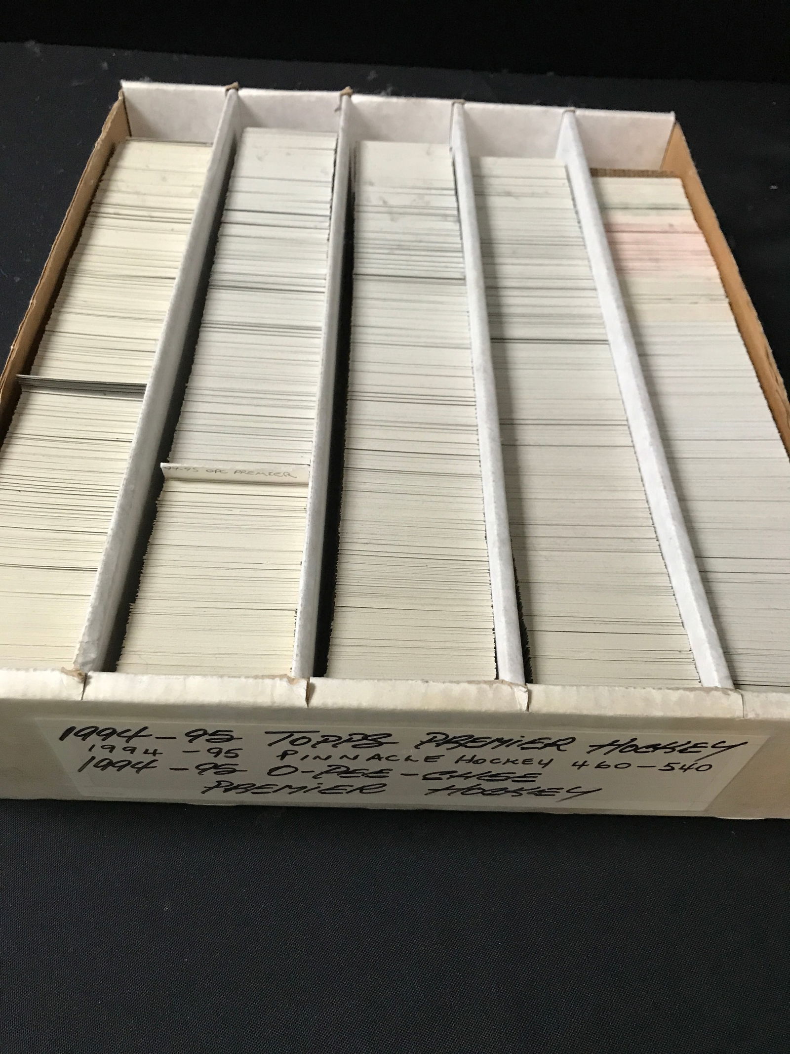 5000 COUNT OF VARIOUS HOCKEY CARDS (1 of 1)
