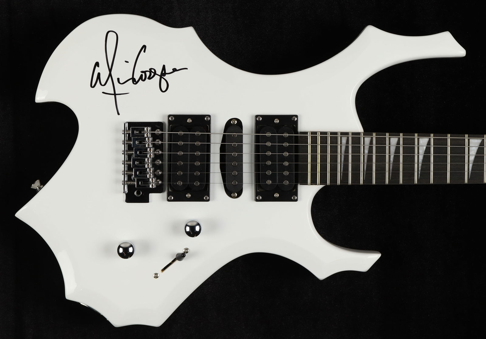 ALICE COOPER SIGNED ELECTRIC GUITAR (BECKETT COA) (1 of 3)