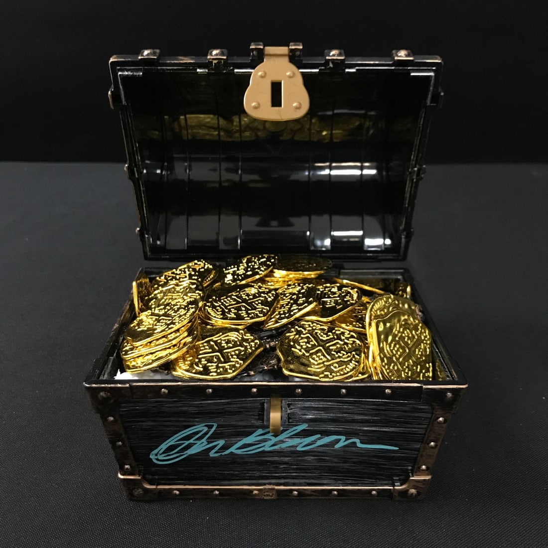 ORLANDO BLOOM SIGNED TREASURE CHEST - WWOC COA: Prices are in Canadian dollars