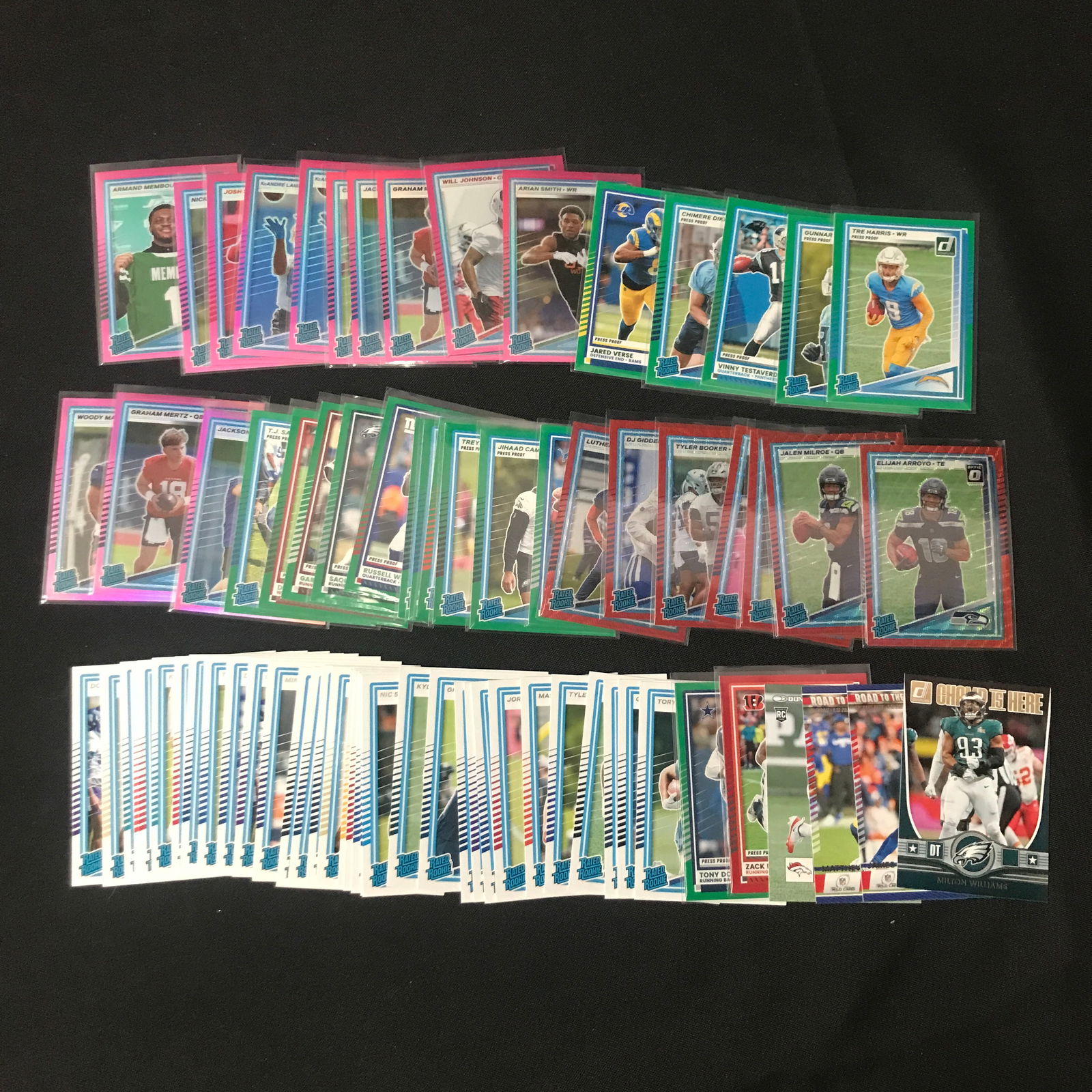 LOT OF LOOSE NFL TRADING CARDS INCLUDING SEVERAL RATED ROOKIES (1 of 1)