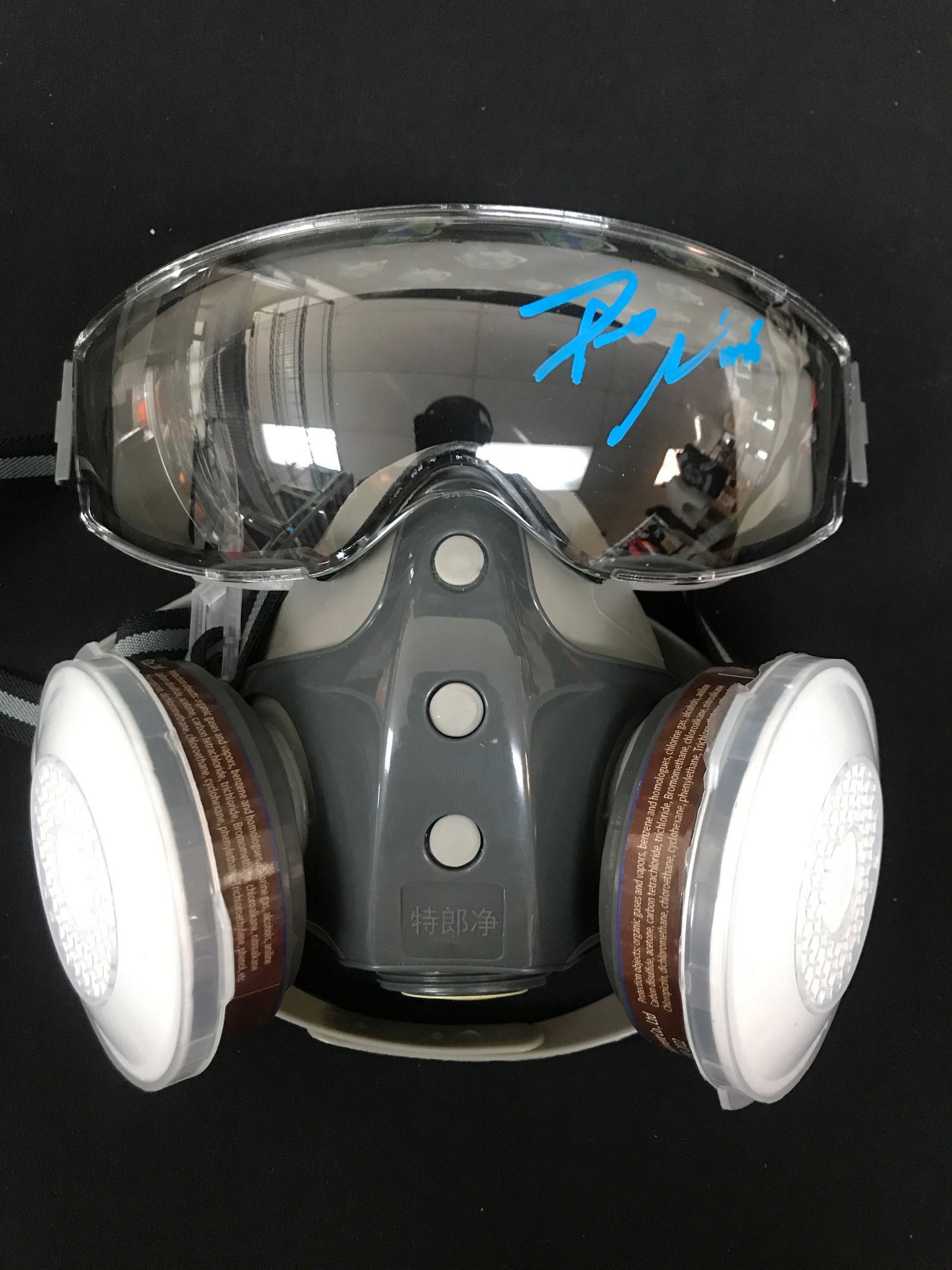 DEAN NORRIS SIGNED BREAKING BAD GAS MASK - WWOC COA: Prices are in Canadian dollars