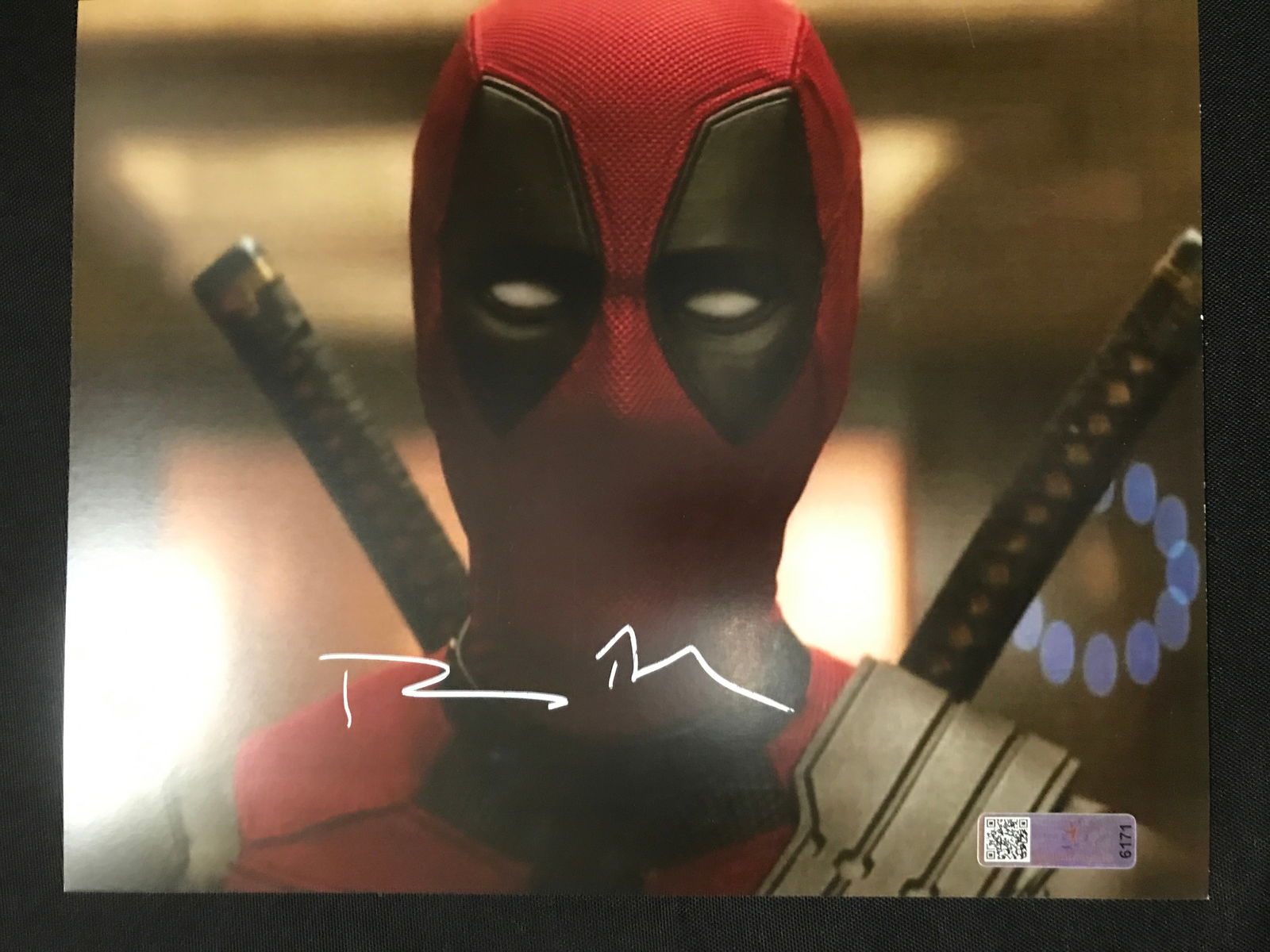 RYAN REYNOLDS SIGNED DEADPOOL 8 X 10 (CELEBRITY COA) (1 of 1)