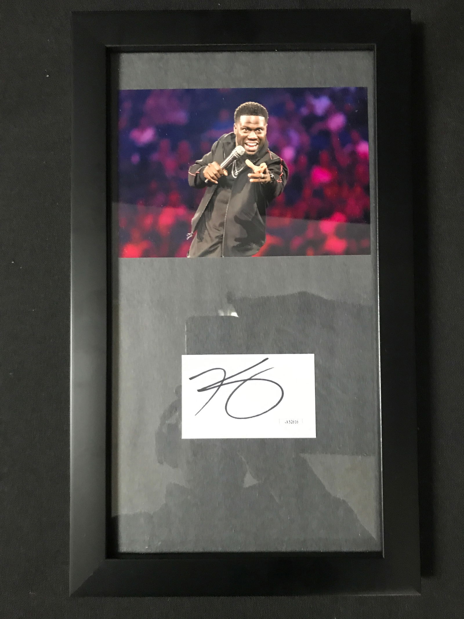 KEVIN HART SIGNED AND FRAMED INDEX CARD (JSA COA) (1 of 2)