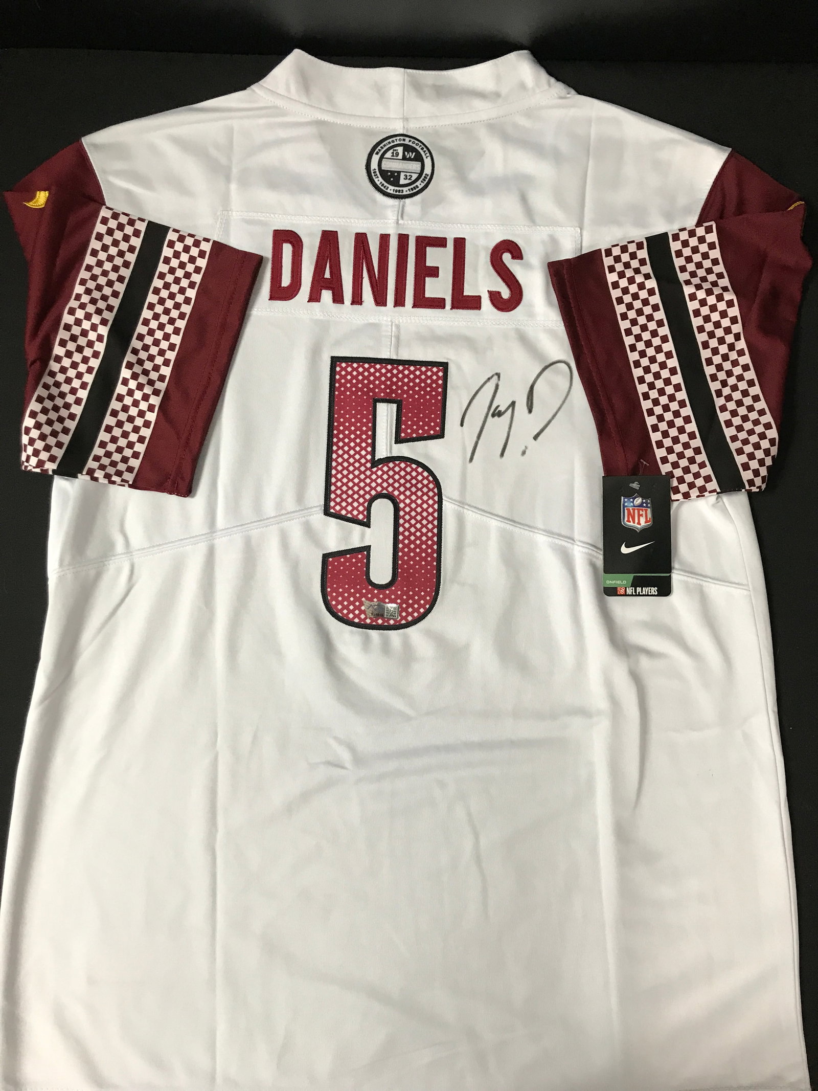 JAYDEN DANIELS SIGNED WASHINGTON COMMANDERS CUSTOM JERSEY - ACE COA: Prices are in Canadian dollars