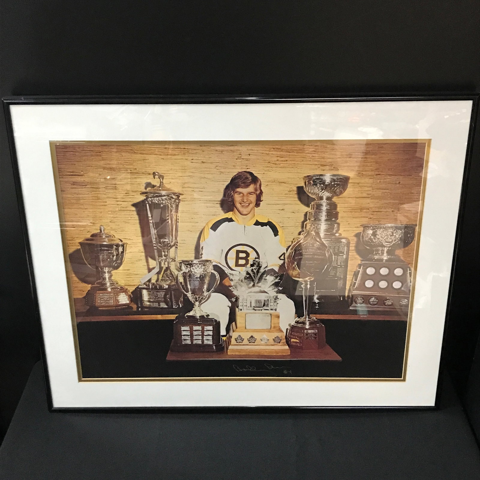 BOBBY ORR SIGNED AND CUSTOM FRAMED 20 X 30 VINTAGE PRINT WITH COA: Prices are in Canadian dollars