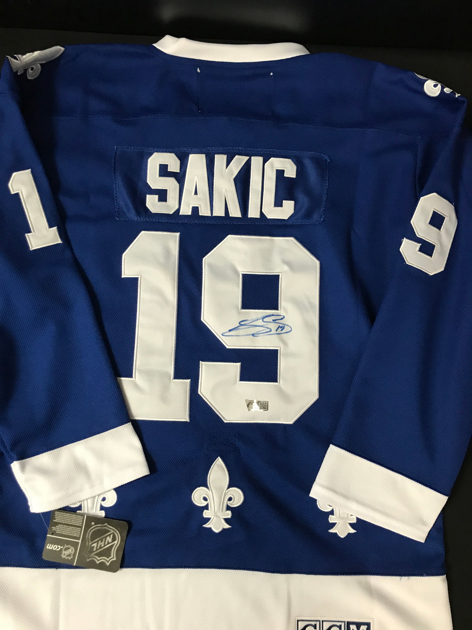JOE SAKIC SIGNED COLORADO AVALANCHE CUSTOM JERSEY - ACE COA: Prices are in Canadian dollars