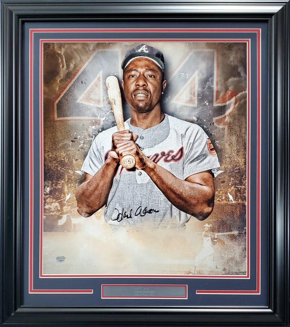 HANK AARON SIGNED AND CUSTOM FRAMED 16 X 20 (MOUNTED MEMORIES) (1 of 1)