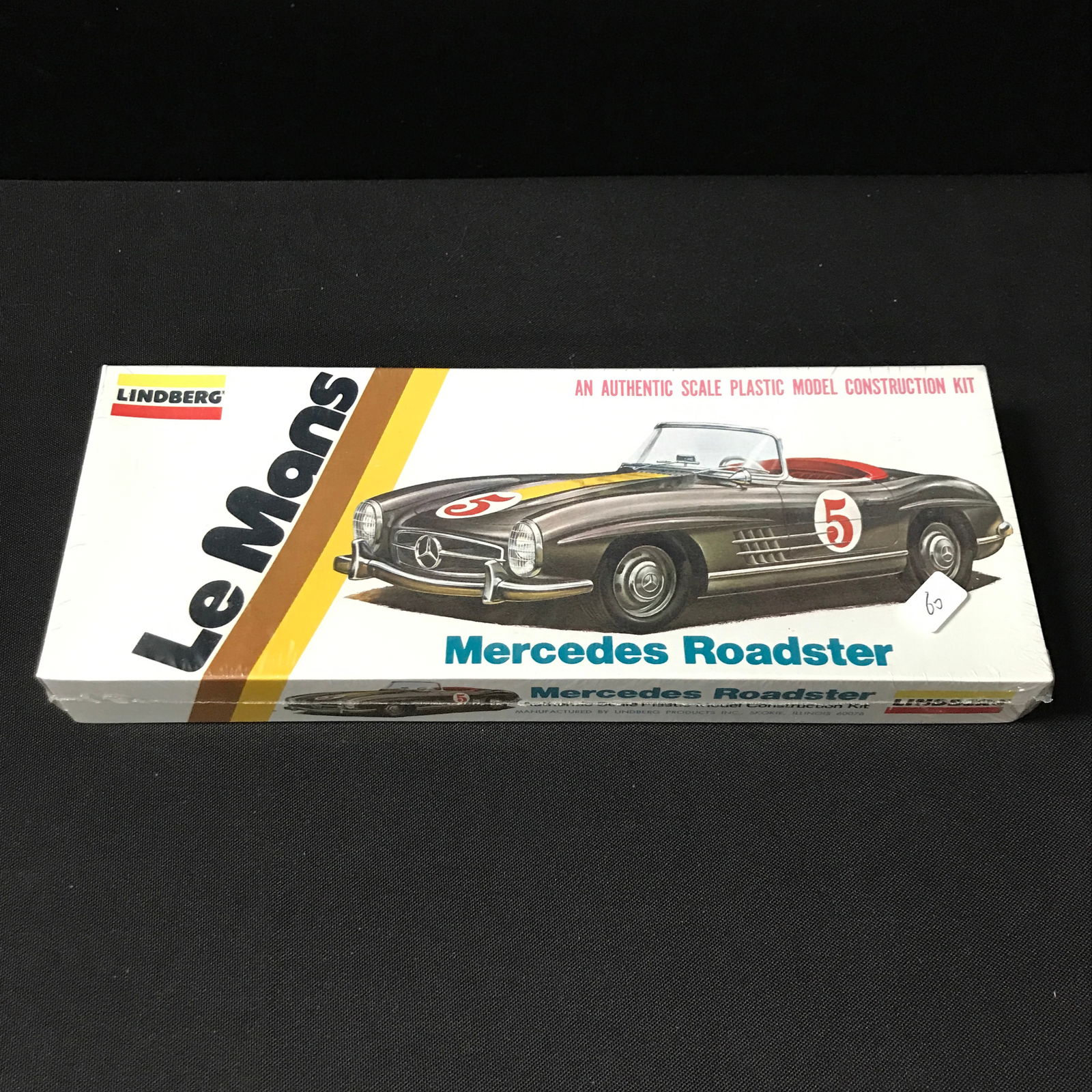 UNBUILT LINDBERG LE MANS MERCEDES ROADSTER MODEL KIT IN ORIGINAL PACKAGING (1 of 1)