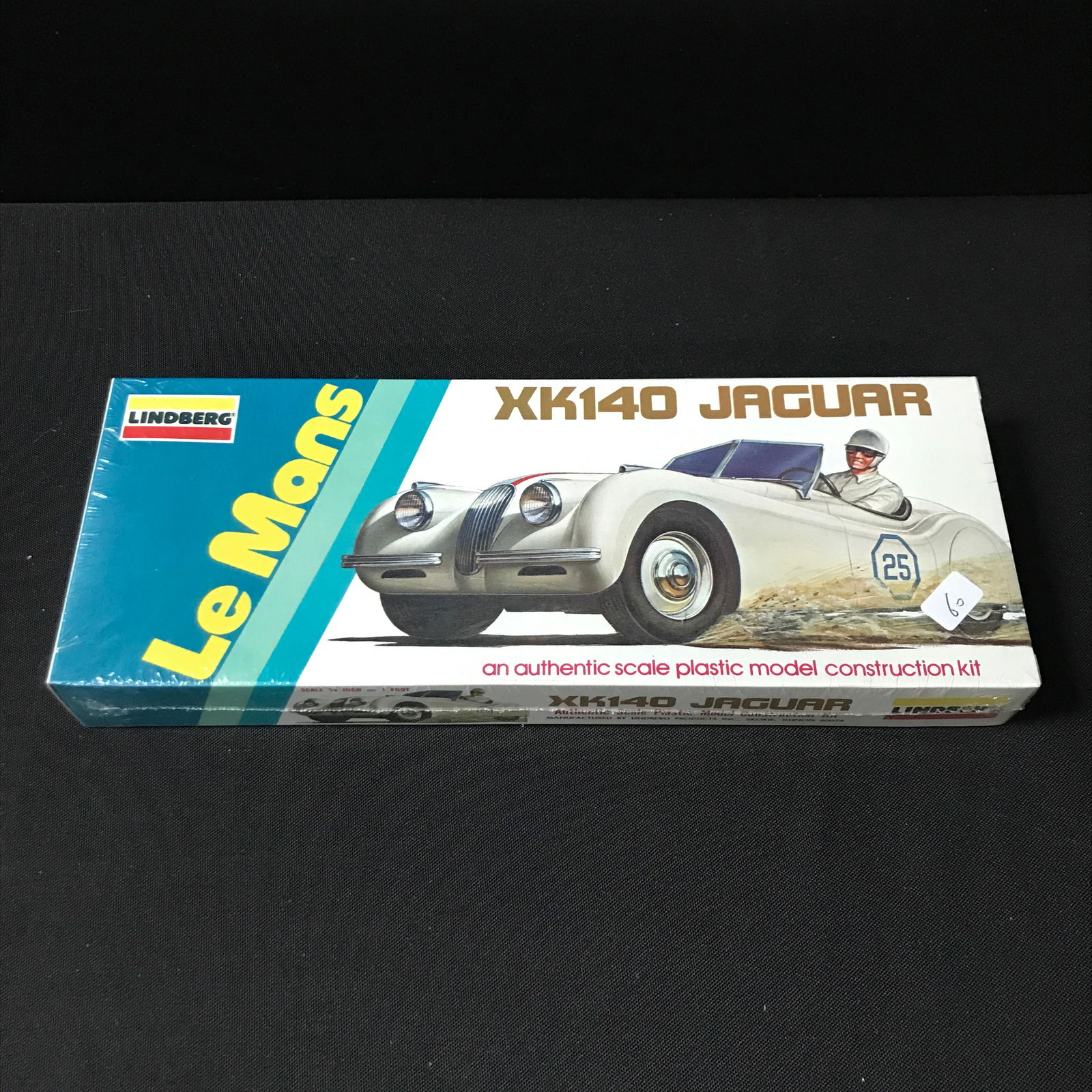UNBUILT LINDBERG LE MANS XK140 JAGUAR MODEL KIT IN ORIGINAL PACKAGING (1 of 1)
