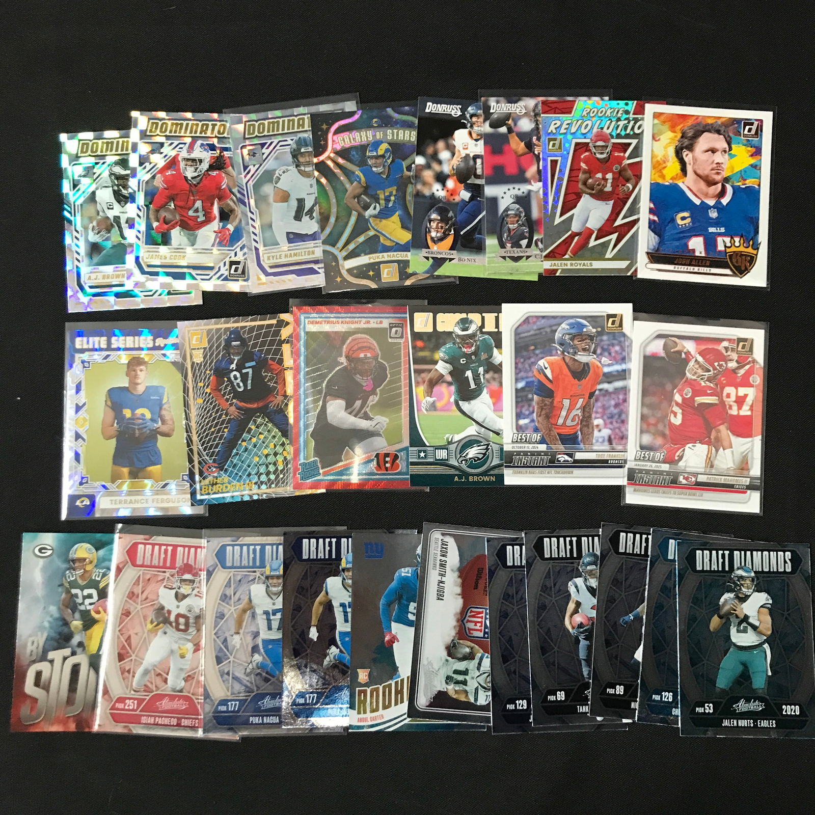 LOT OF LOOSE NFL TRADING CARDS (1 of 1)