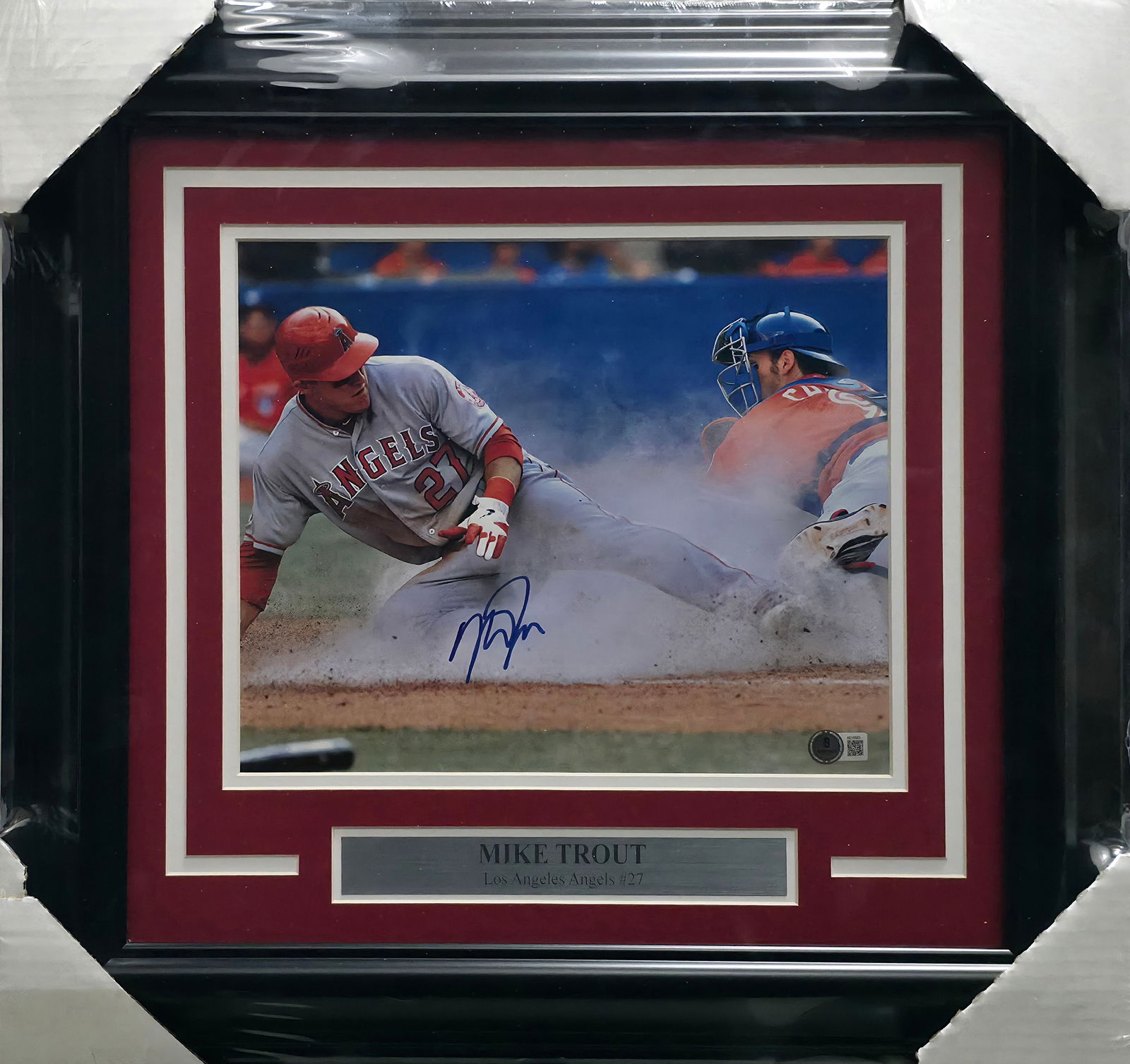 MIKE TROUT SIGNED AND FRAMED16 X 20 PHOTOGRAPH - BECKETT COA (1 of 2)