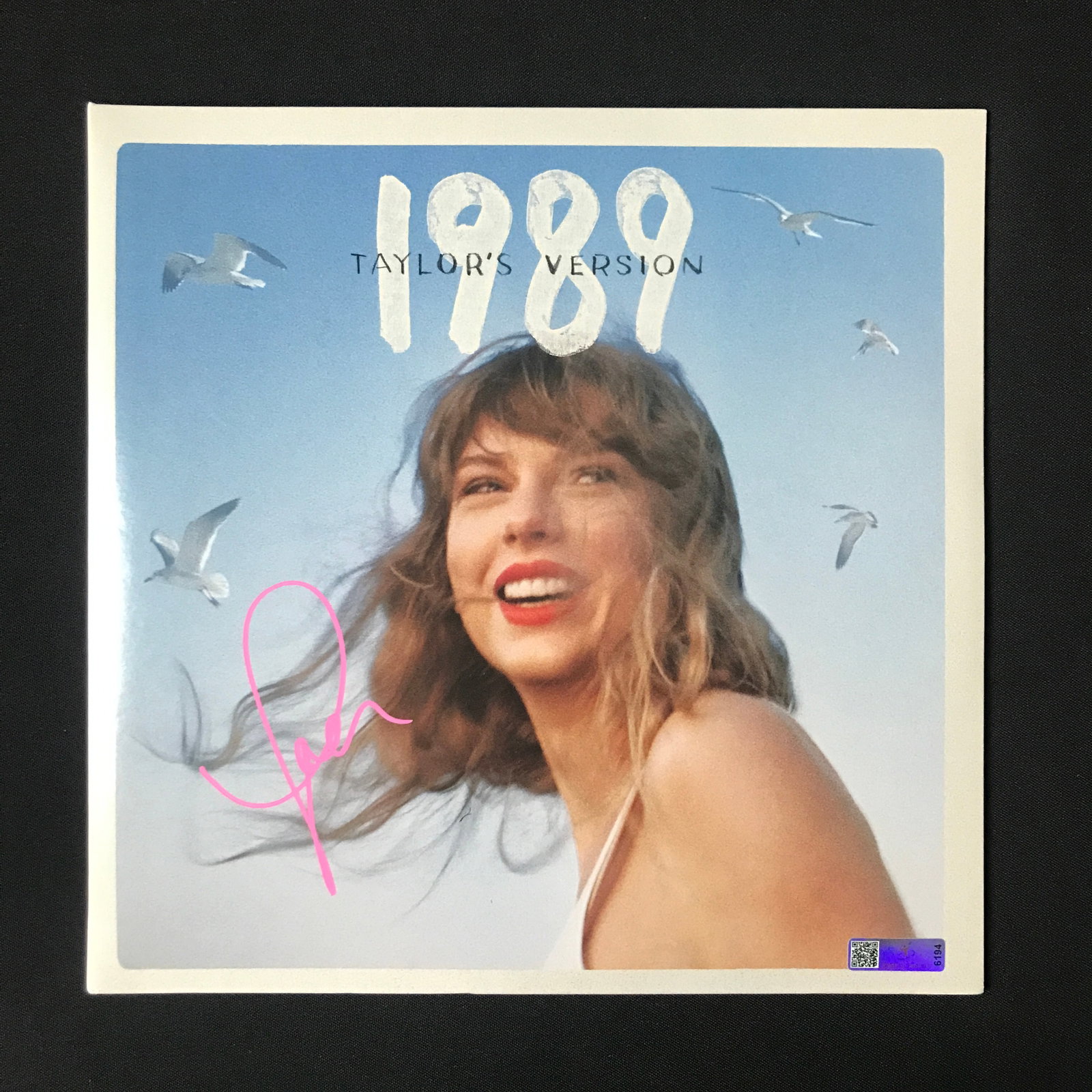 TAYLOR SWIFT SIGNED 1989 RECORD SLEEVE - CELEBRITY COA: Prices are in Canadian dollars
