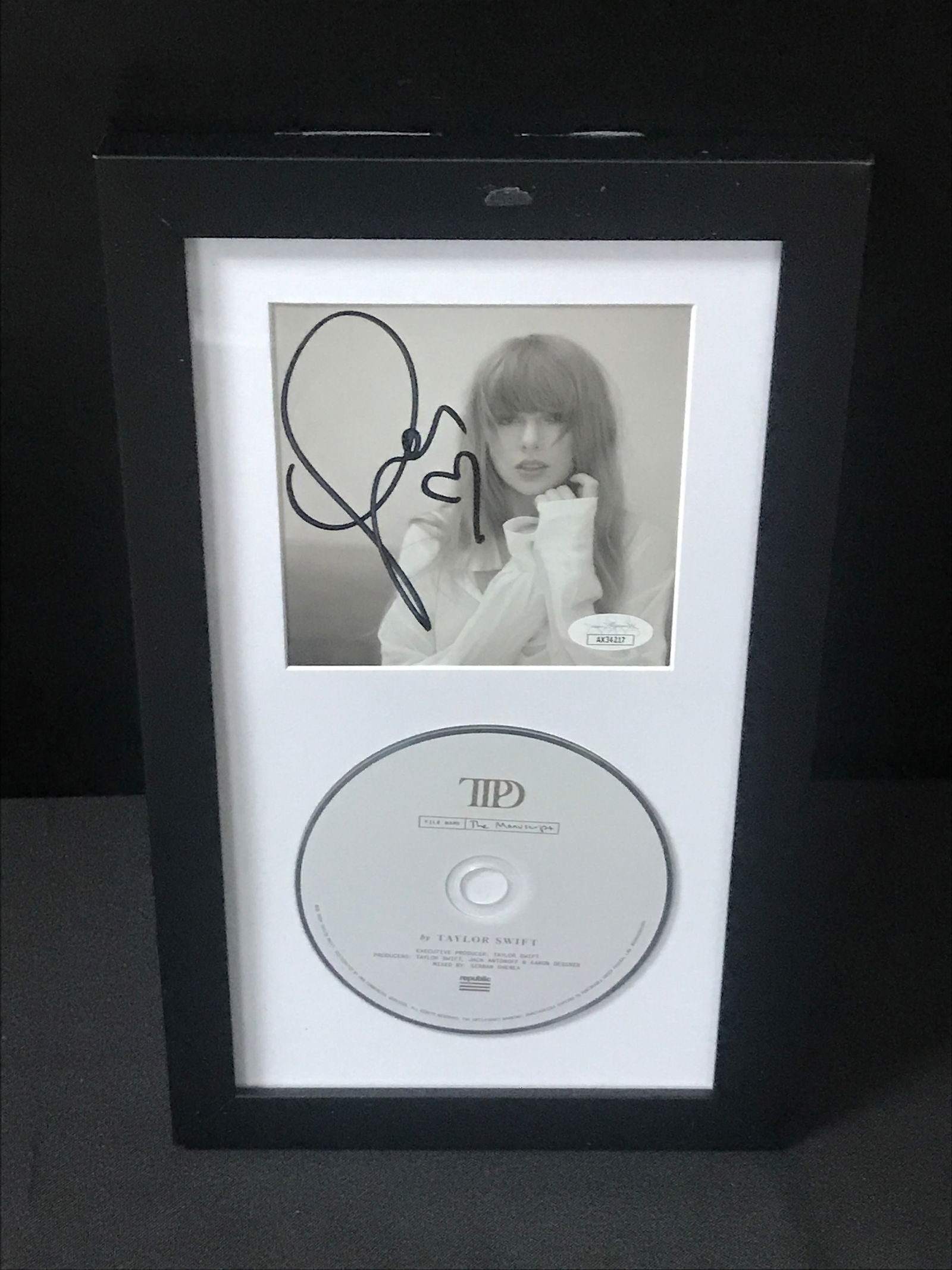 TAYLOR SWIFT SIGNED AND FRAMED CD SLEEVE PRESENTATION PIECE - JSA COA (1 of 2)