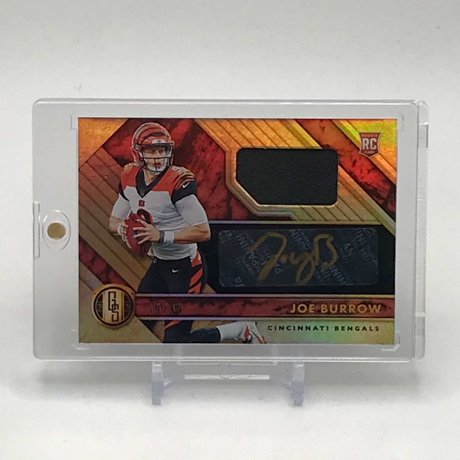 2020 PANINI GOLD STANDARD JOE BURROW ROOKIE PATCH AUTO TRADING CARD (1 of 2)