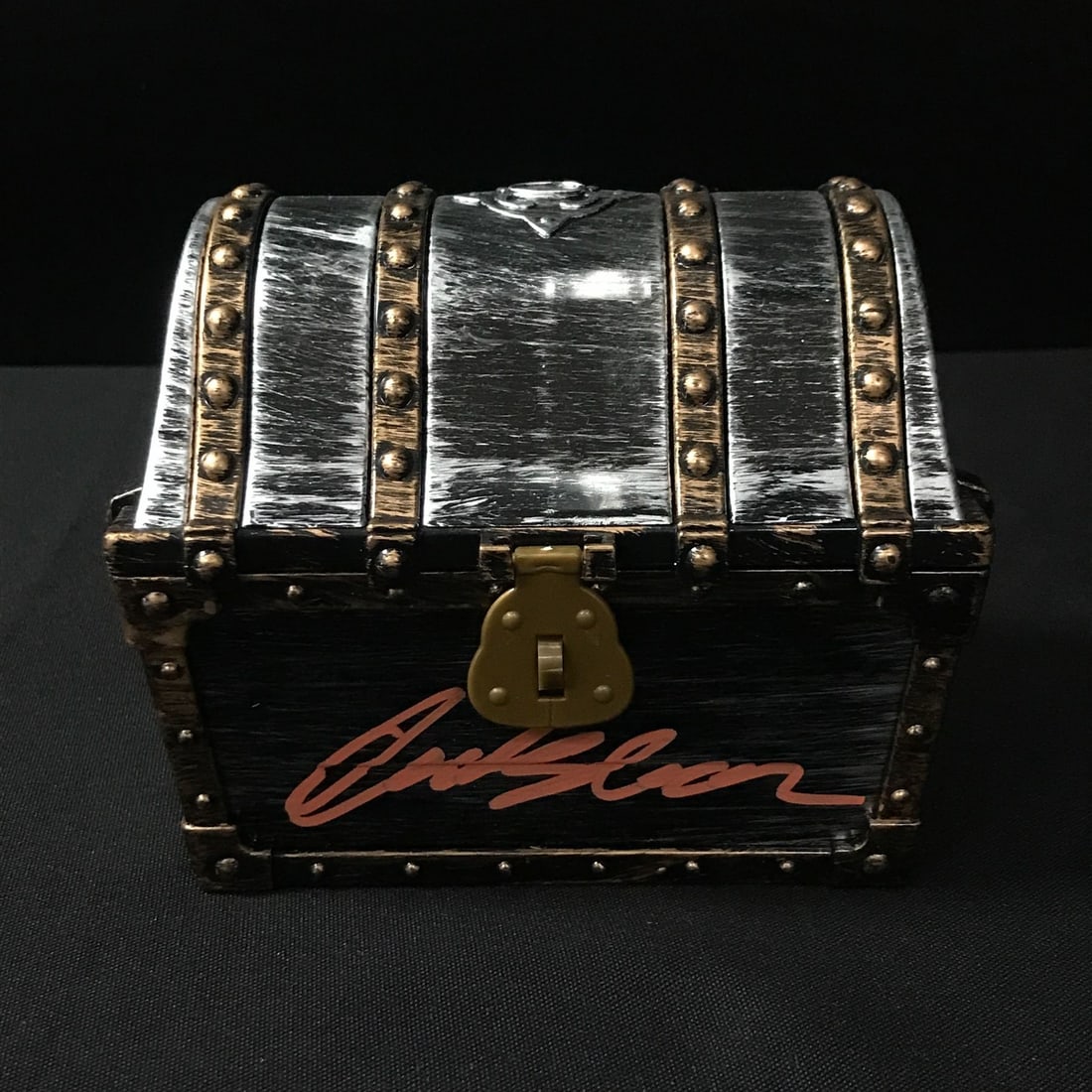 ORLANDO BLOOM SIGNED TREASURE CHEST - WWOC COA: Prices are in Canadian dollars