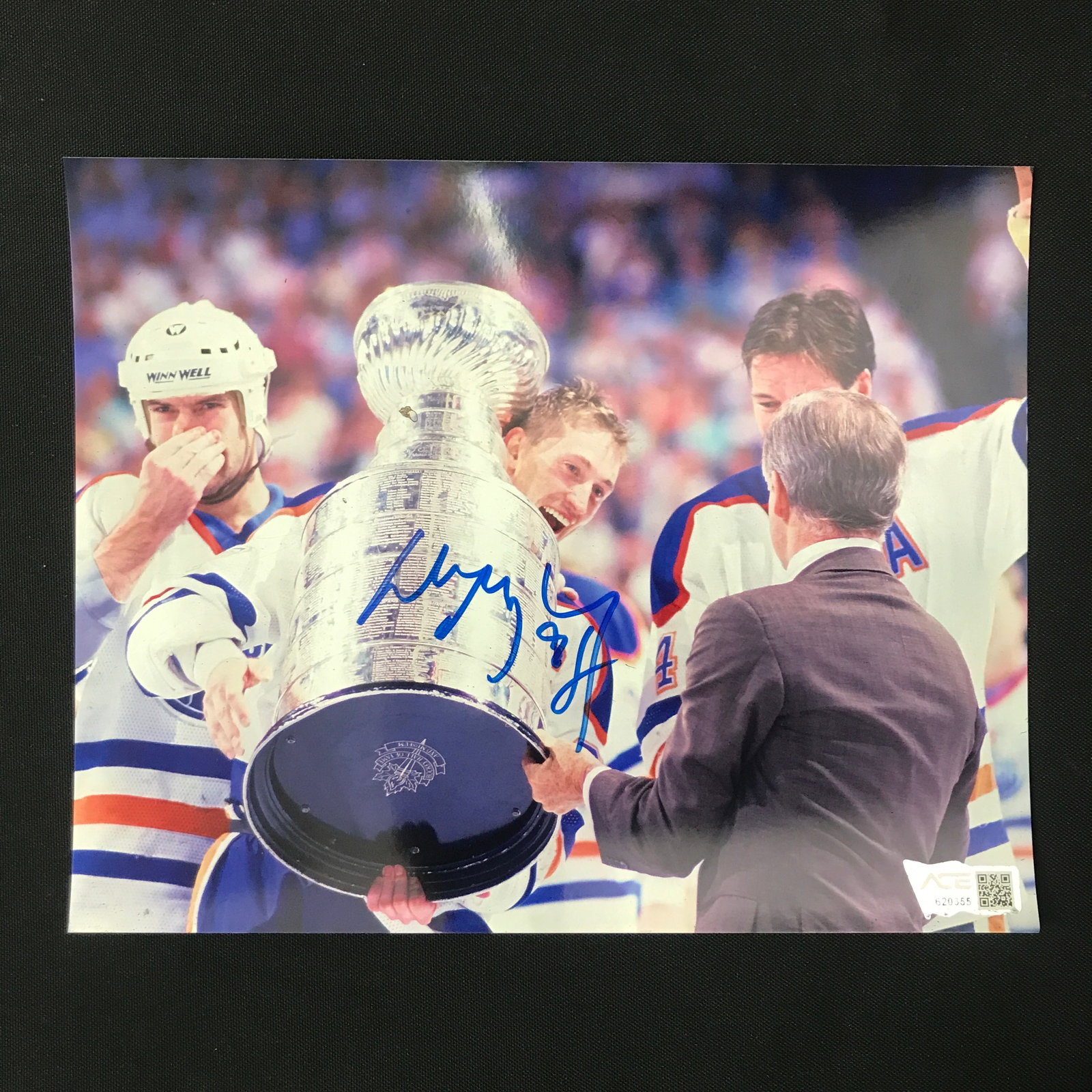 WAYNE GRETZKY SIGNED 8 X 10 PICTURE - ACE COA: Prices are in Canadian dollars
