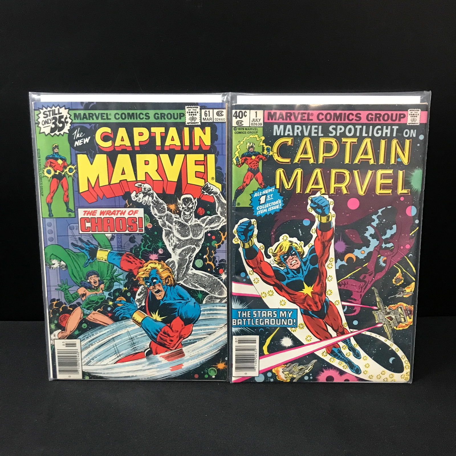 LOT OF 2 COMICS FEATURING CAPTAIN MARVEL - MARVEL COMICS (1 of 1)