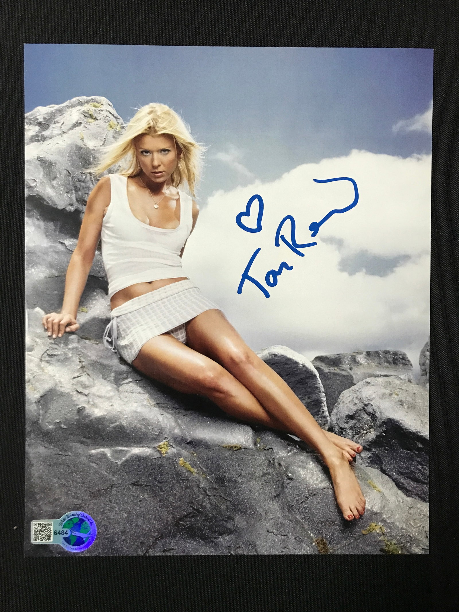 TARA REID SIGNED 8 X 10 (WWOC COA): Prices are in Canadian dollars