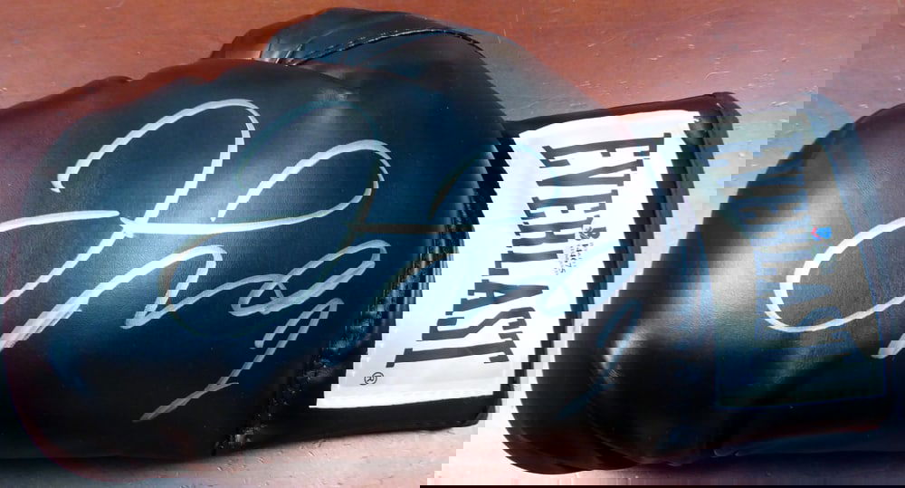 MONEY MAYWEATHER JR SIGNED EVERLAST BOXING GLOVE (BECKETT COA): Prices are in Canadian dollars