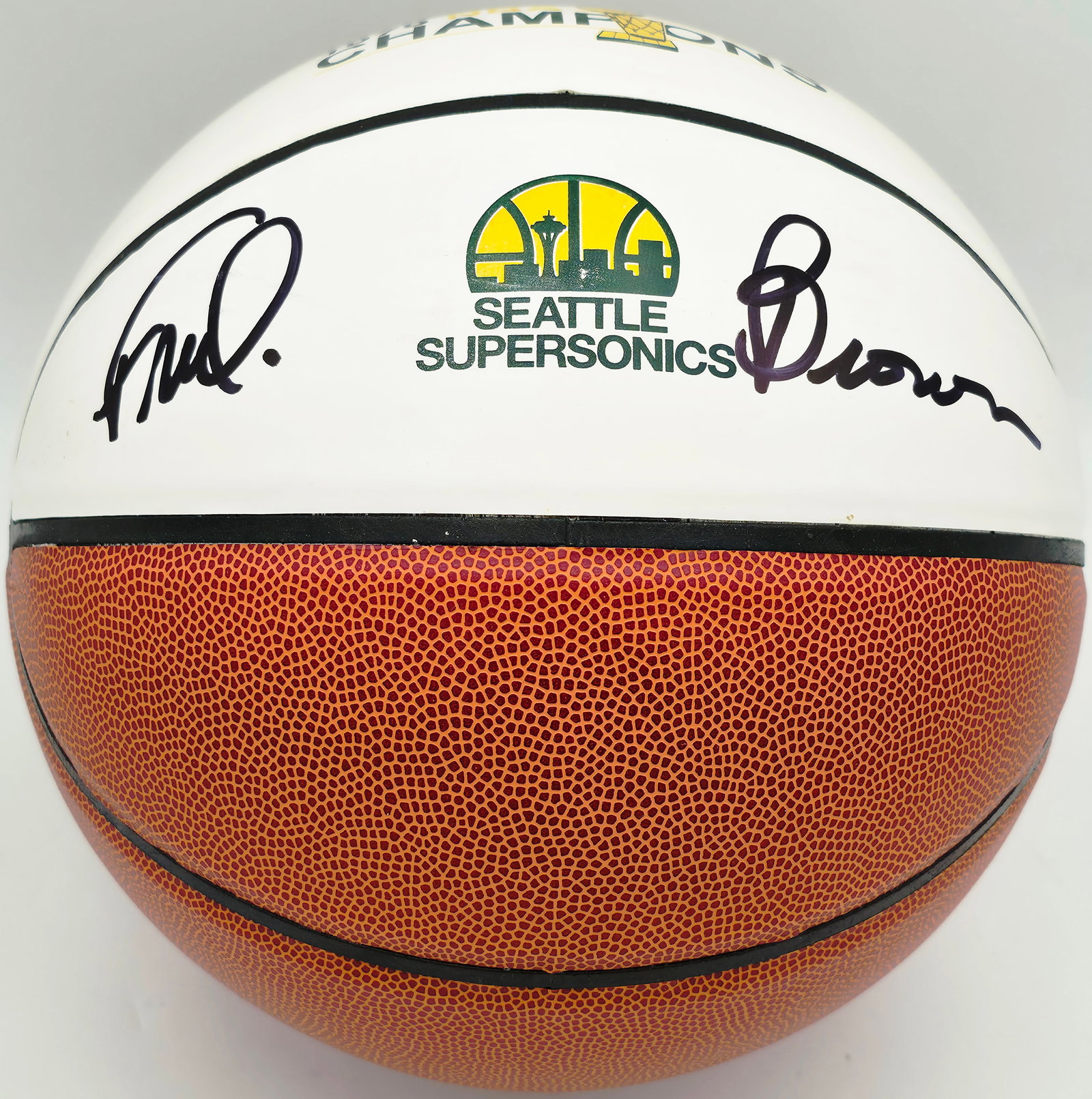 Downtown Fred Brown Autographed 1978-79 NBA Champions Logo Basketball MCS HOLO: Prices are in Canadian dollars