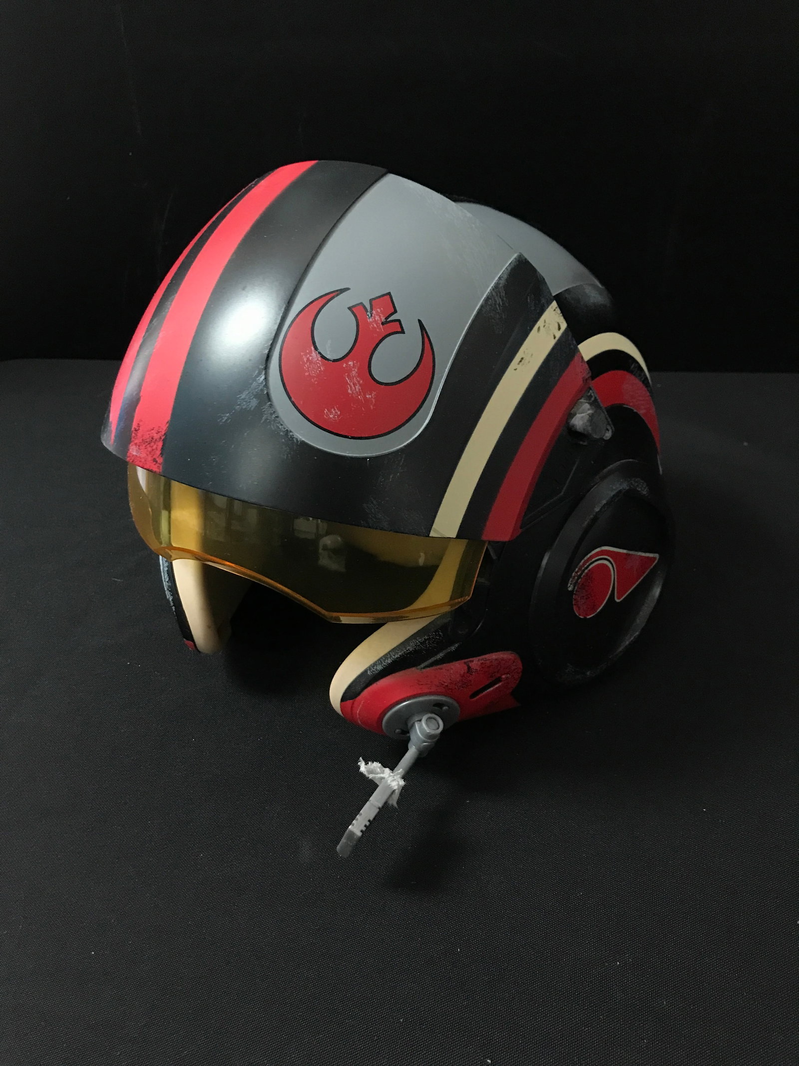 STAR WARS MASTER SERIES POE DAMERON FULL SIZE HELMET (NO BOX): Prices are in Canadian dollars