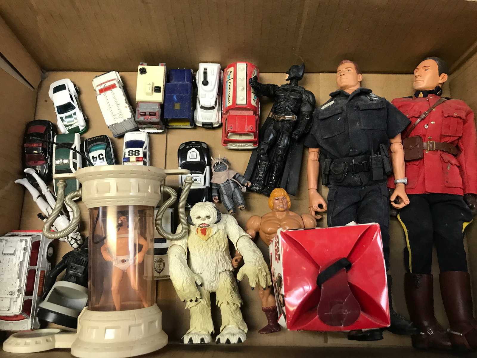 BOX OF ASSORTED ACTION FIGURES (1 of 1)