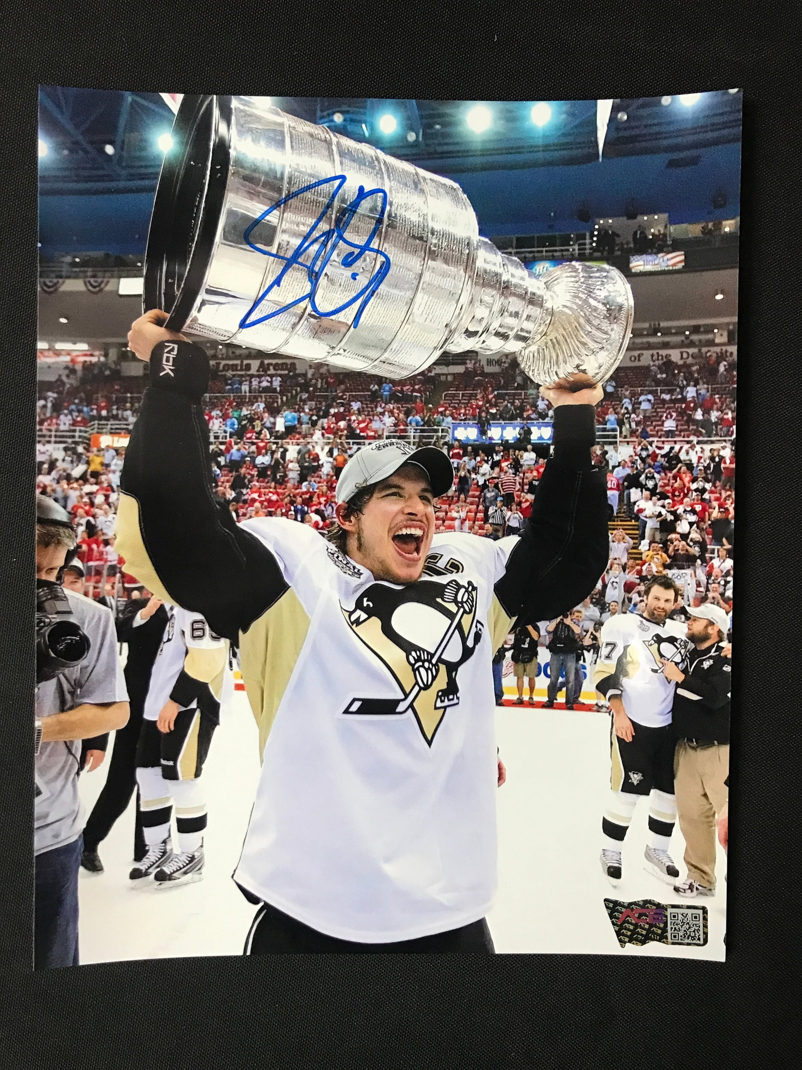 SIDNEY CROSBY SIGNED 8X10 - ACE COA: Prices are in Canadian dollars