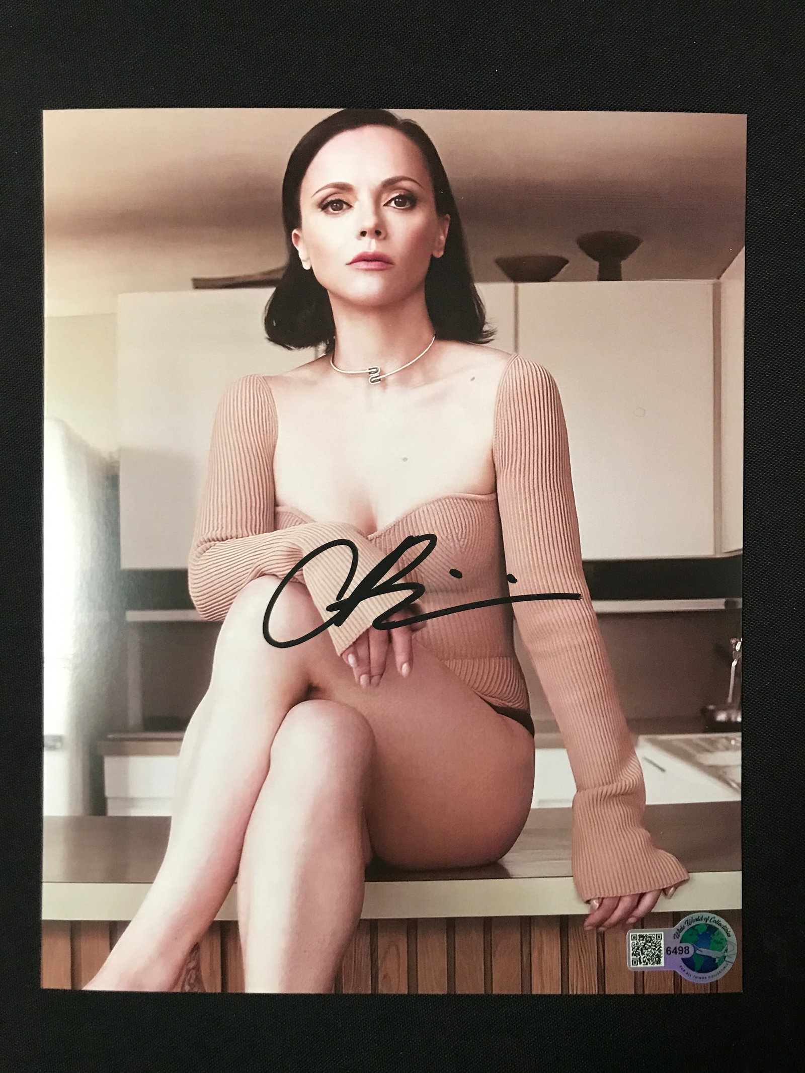 CHRISTINA RICCI SIGNED 8X10 - WWOC COA: Prices are in Canadian dollars