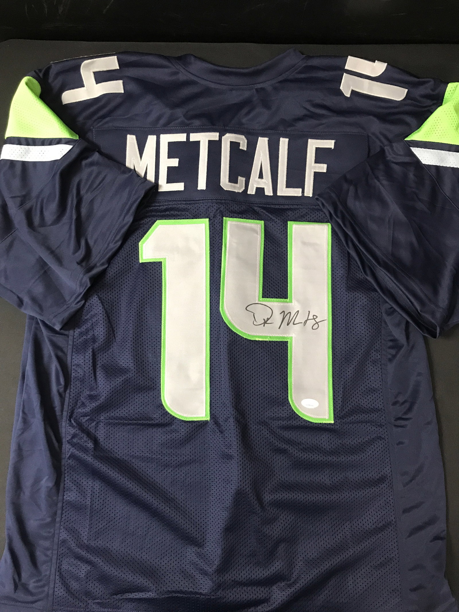 D.K METCALF SIGNED SEATTLE SEAHAWKS JERSEY - JSA COA: Prices are in Canadian dollars