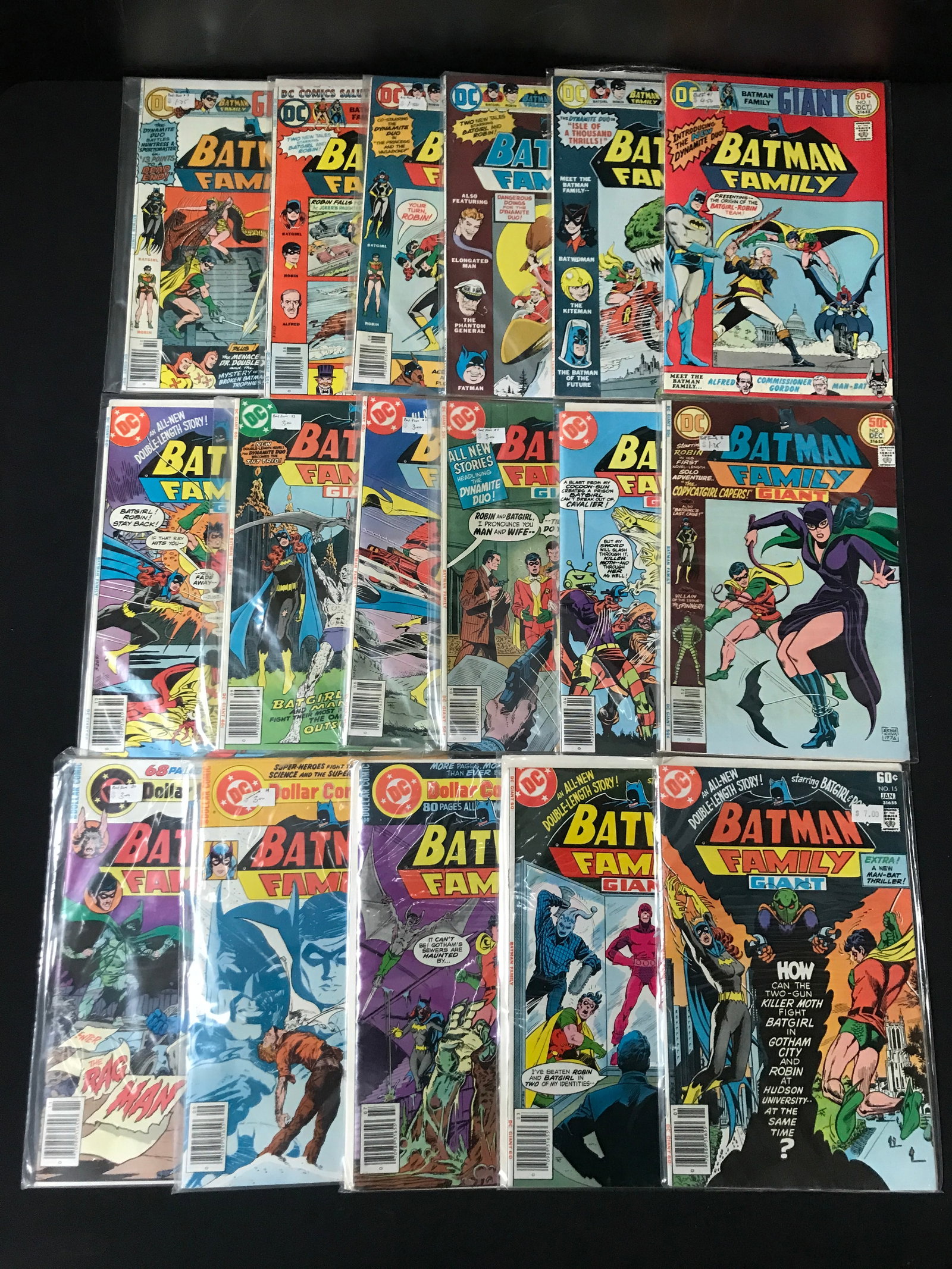 LARGE LOT OF BATMAN FAMILY COMICS - DC COMICS (1 of 1)