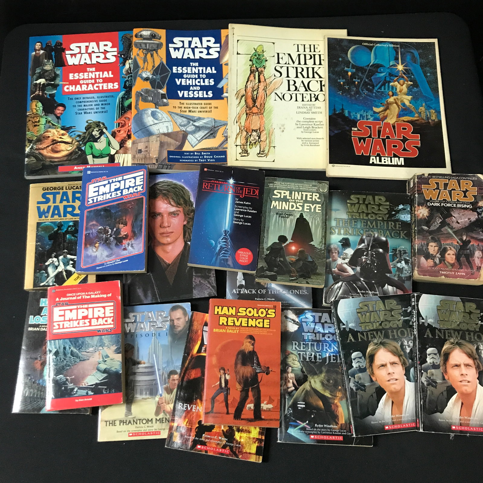 LOT OF STAR WARS BOOKS (1 of 1)