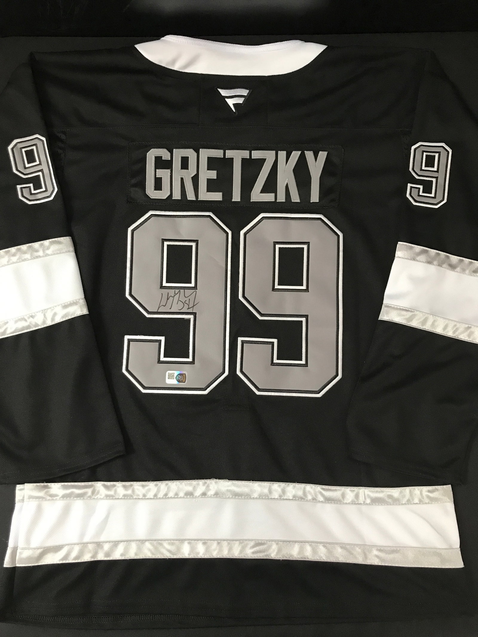 WAYNE GRETZKY SIGNED LOS ANGELES KINGS CUSTOM JERSEY - ELITE SPORTS COA: Prices are in Canadian dollars