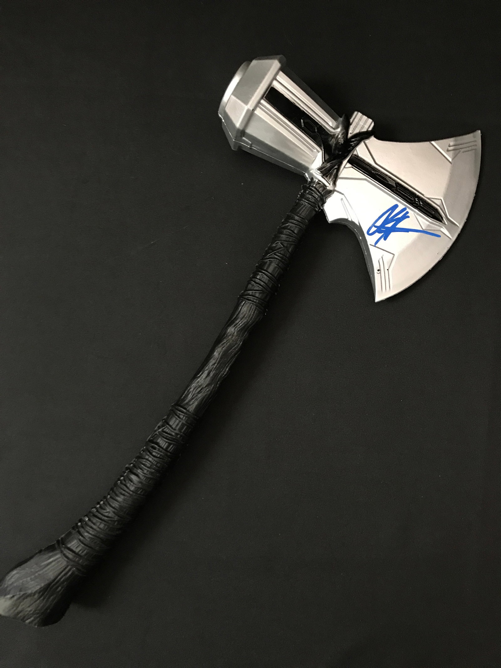 CHRIS HEMSWORTH SIGNED THOR STORMBREAKER - KB COA: Prices are in Canadian dollars