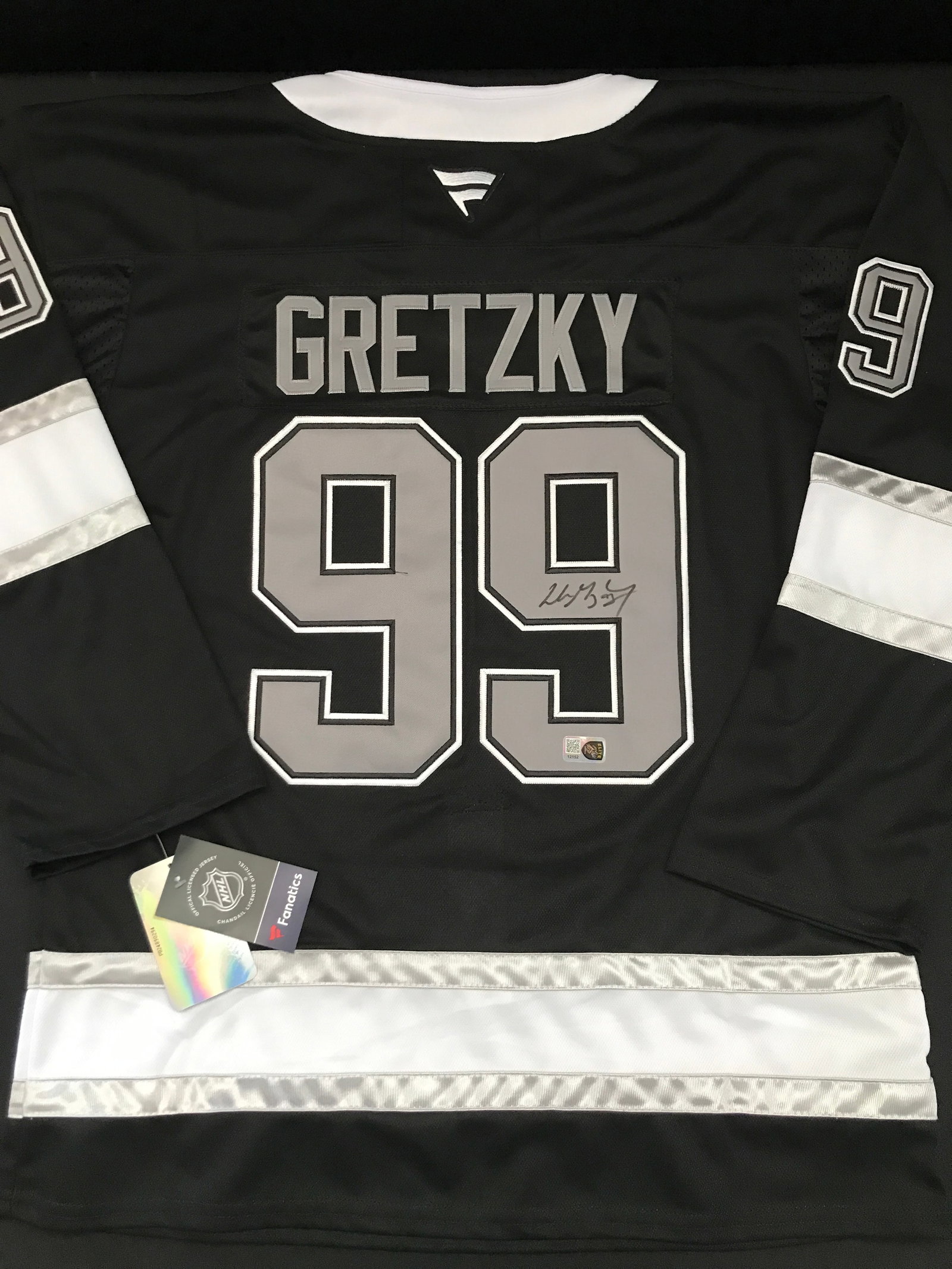 WAYNE GRETZKY SIGNED LOS ANGELES KINGS CUSTOM JERSEY - ELITE SPORTS COA: Prices are in Canadian dollars