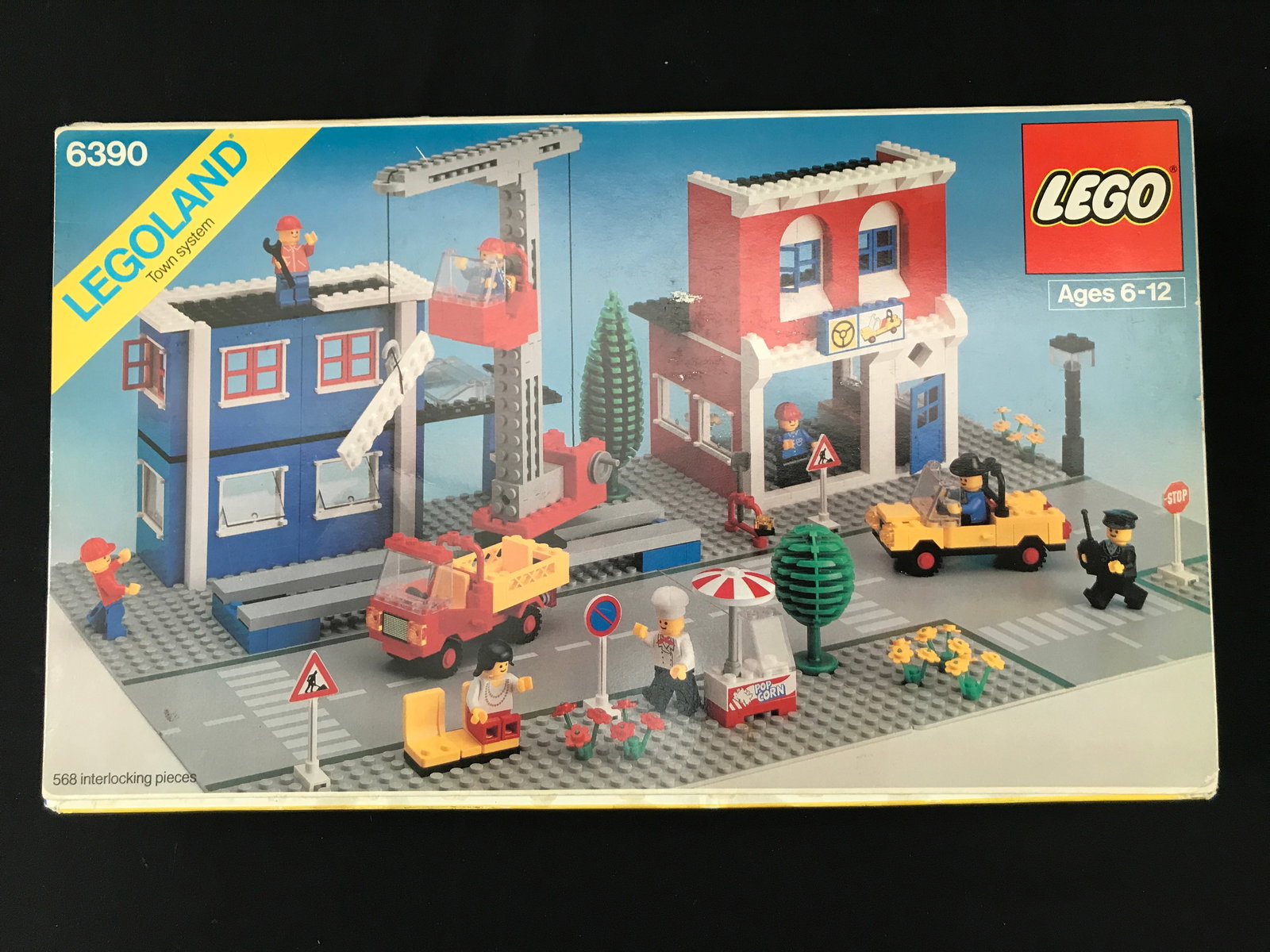 LEGO LEGOLAND 6390 TOWN SYSTEM IN ORIGINAL BOX COMPLETE: Prices are in Canadian dollars