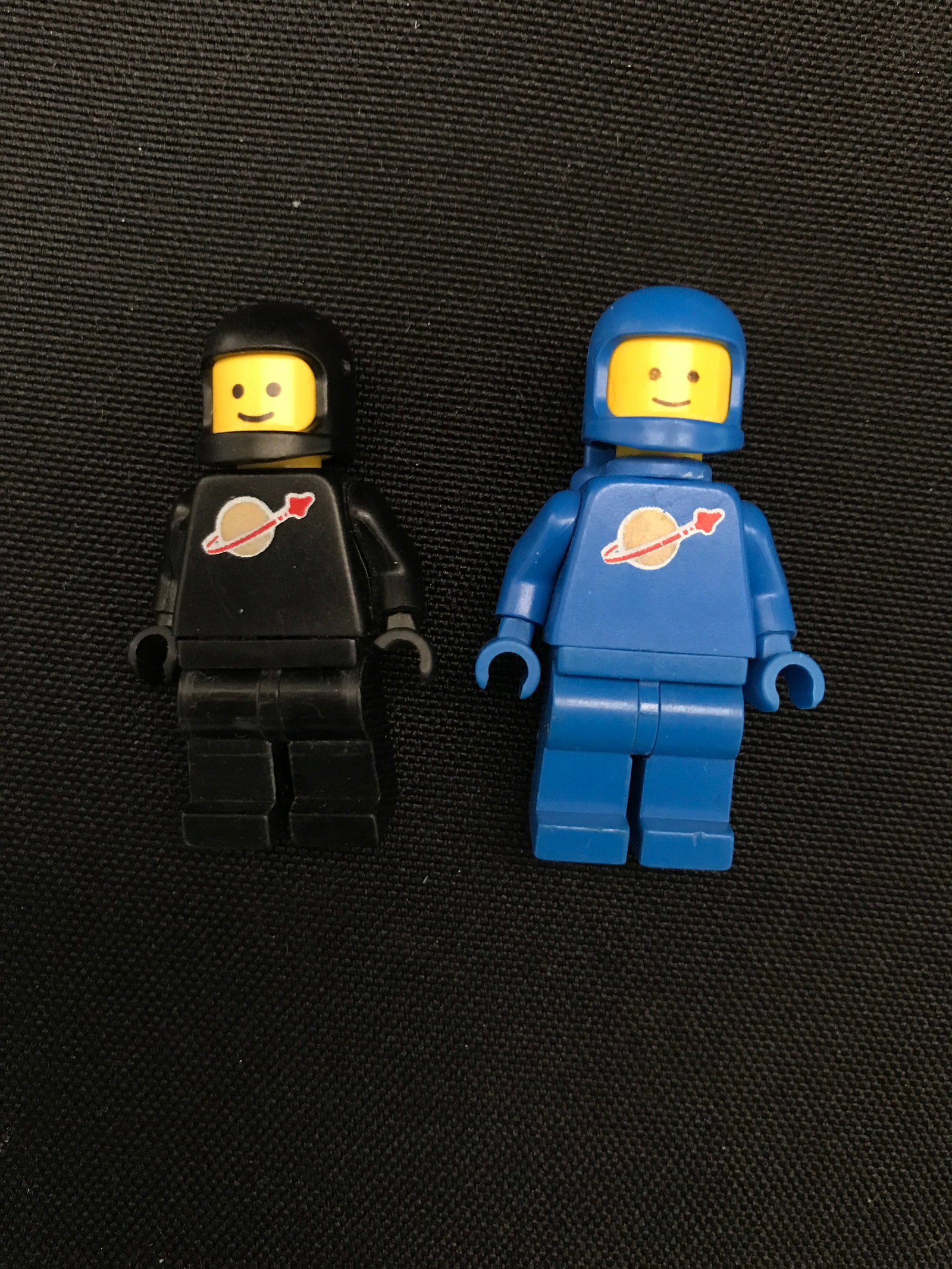 LOT OF 2 VINTAGE ASTRONAUT LEGO MINI FIGURES: Prices are in Canadian dollars