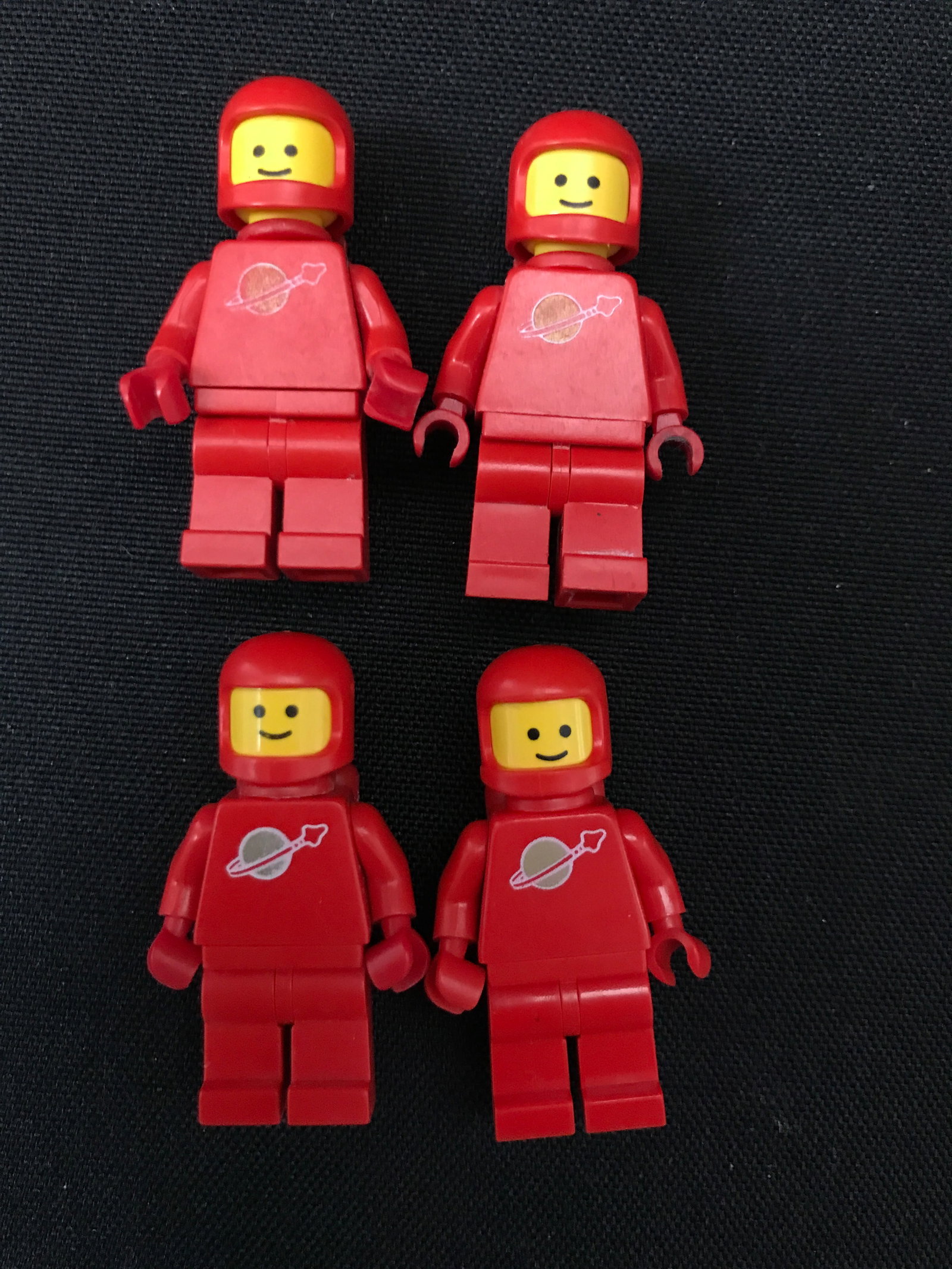 LOT OF 4 VINTAGE ASTRONAUT LEGO MINI FIGURES (1 of 1)