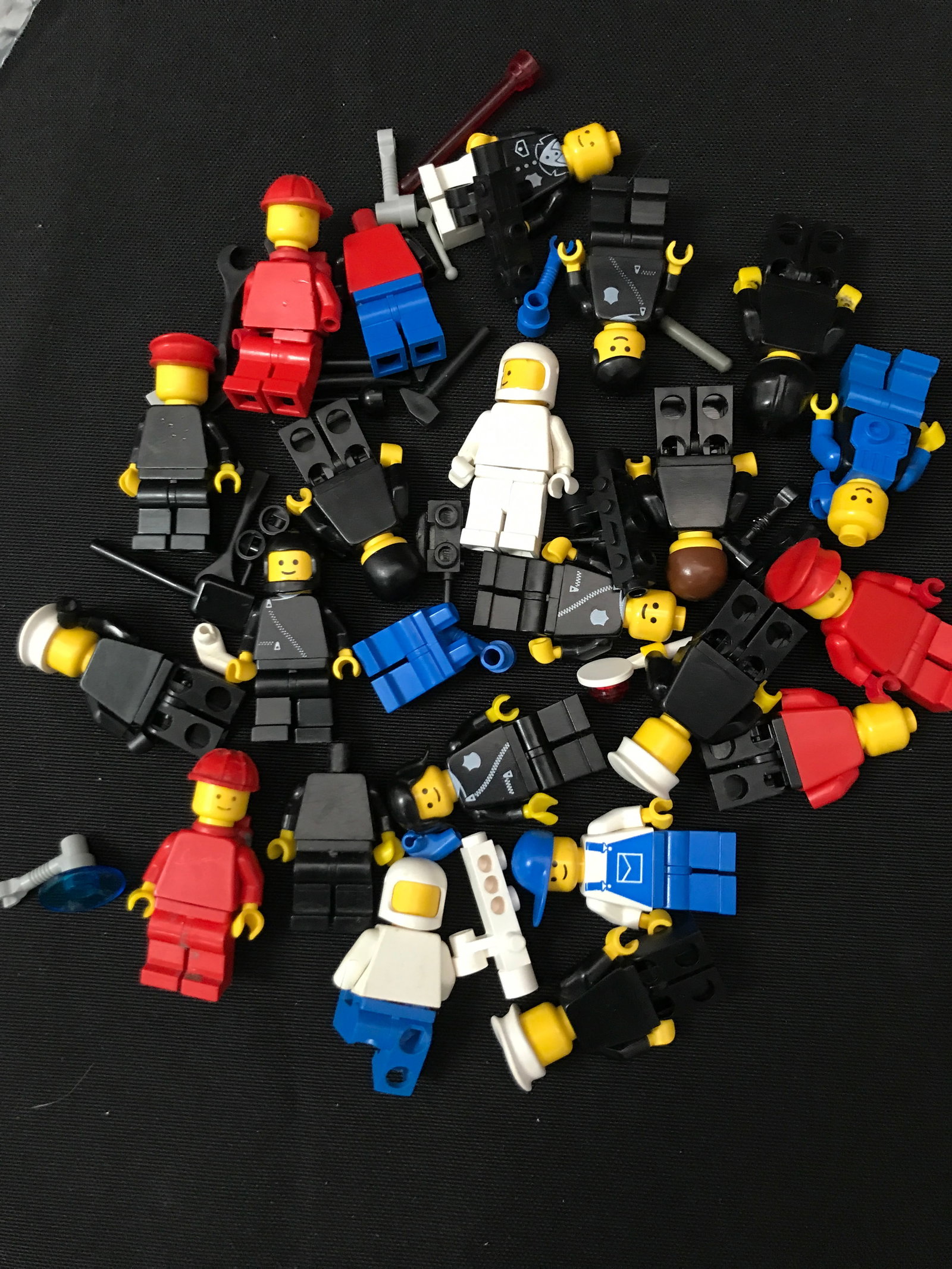 LOOSE LOT OF LEGO FIGURES (1 of 1)