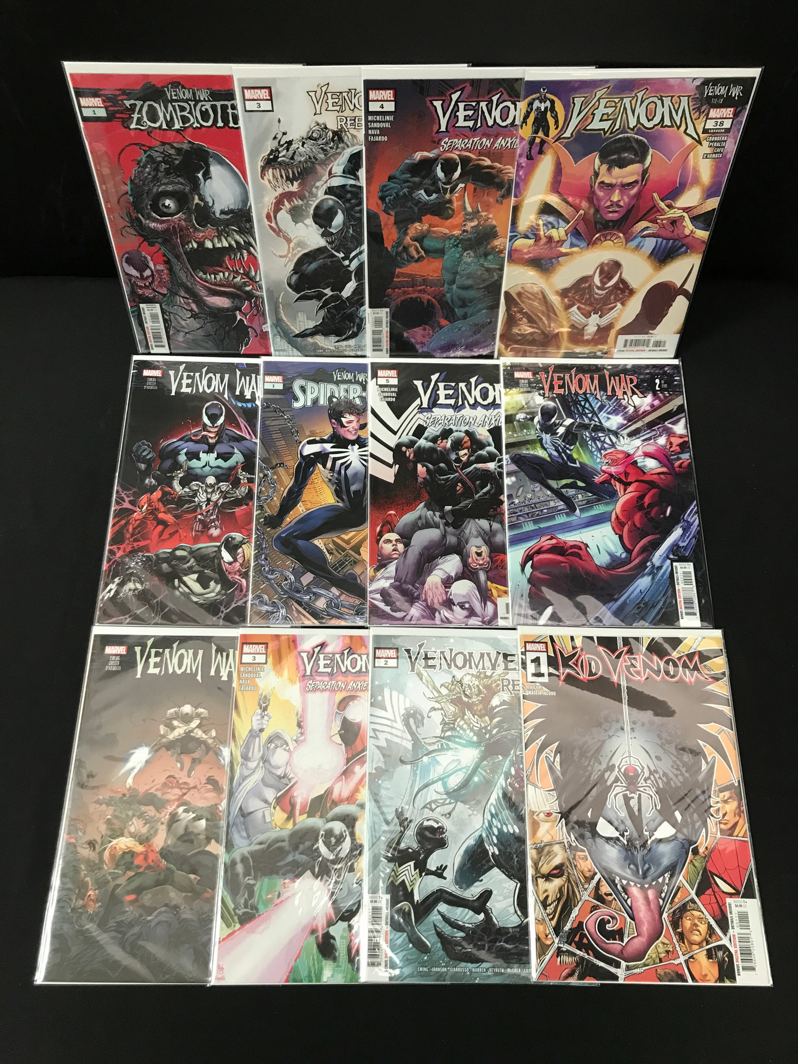 LOT OF 12 COMIC FEATURING VENOM - MARVEL COMICS (1 of 1)