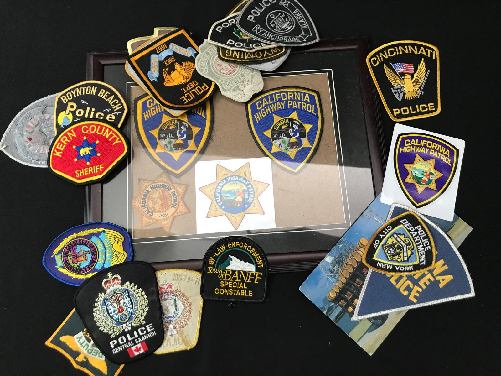 LOT OF LOOSE POLICE AND SHERIFF PATCHES: Prices are in Canadian dollars
