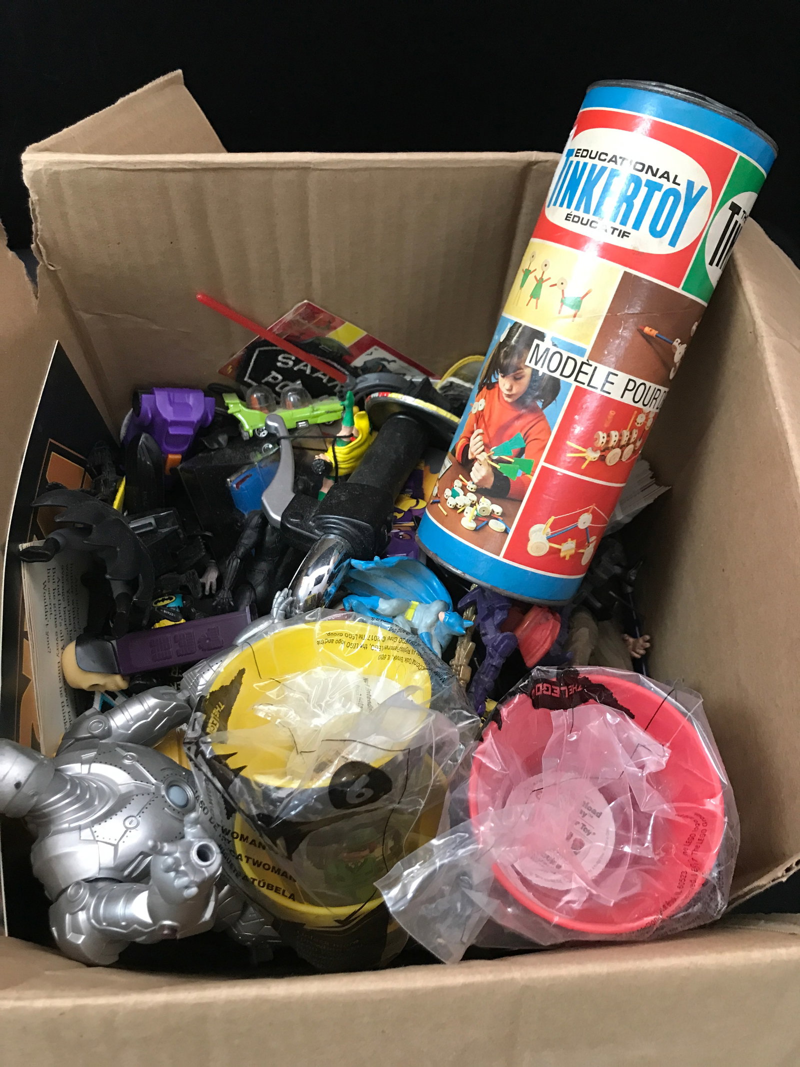 BOX OF LOOSE TOYS: Prices are in Canadian dollars