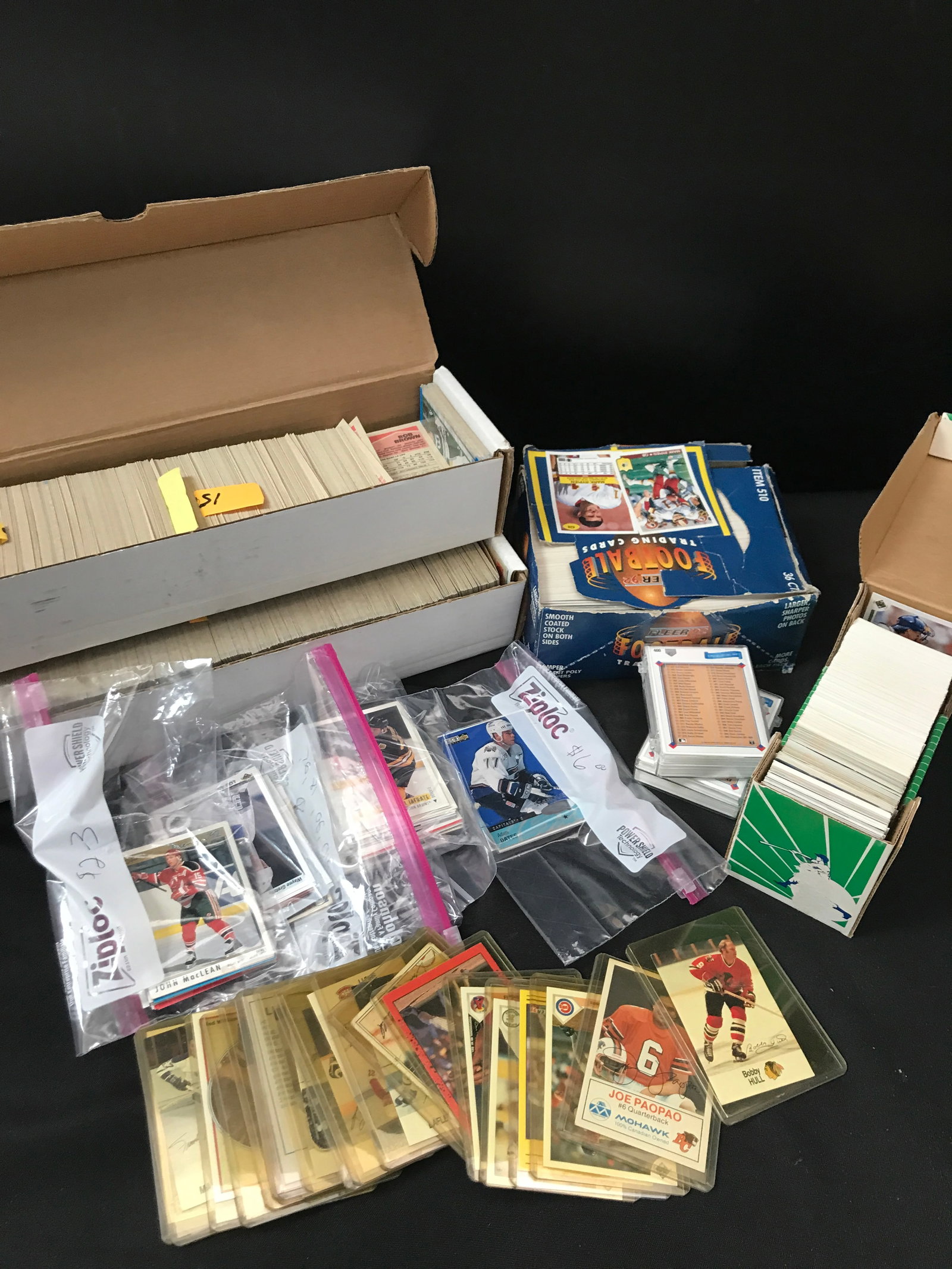 4 BOXES OF SPORTS TRADING CARDS AND SEVERAL SLEEVED CARDS: Prices are in Canadian dollars