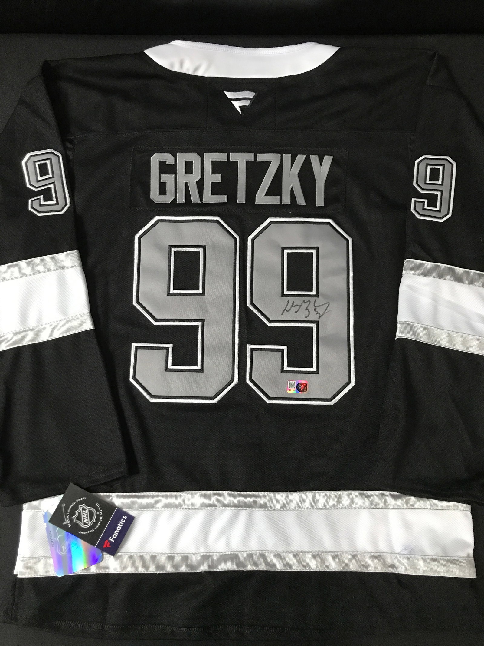 WAYNE GRETZKY SIGNED LOS ANGELES KINGS CUSTOM JERSEY - ELITE SPORTS COA: Prices are in Canadian dollars