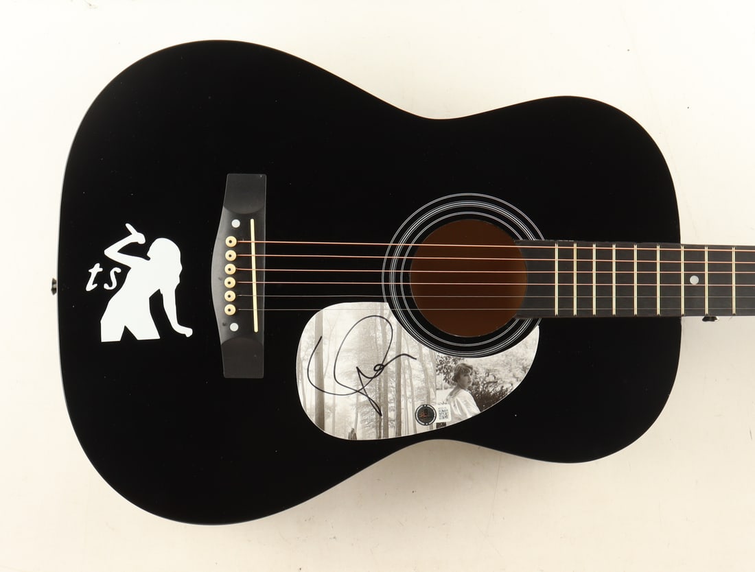TAYLOR SWIFT SIGNED ACOUSTIC GUITAR - BECKETT COA (1 of 3)