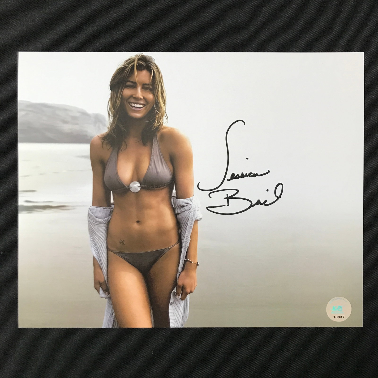 JESSICA BIEL SIGNED 8X10 - KB COA: Prices are in Canadian dollars