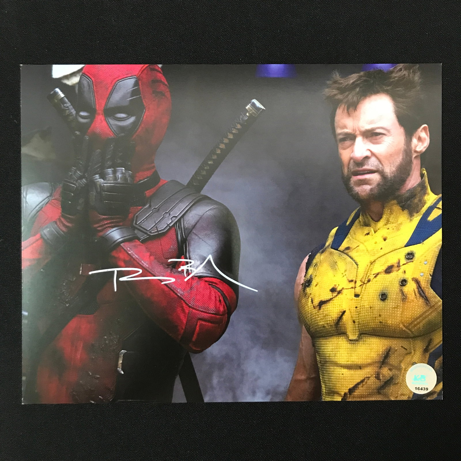 RYAN REYNOLD SIGNED DEADPOOL AND WOLVERINE 8X10 - KB COA (1 of 1)
