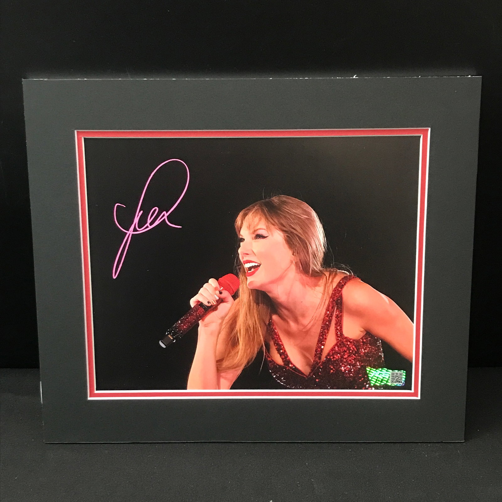 TAYLOR SWIFT SIGNED AND FRAMED 8X10 - ACE COA (1 of 1)