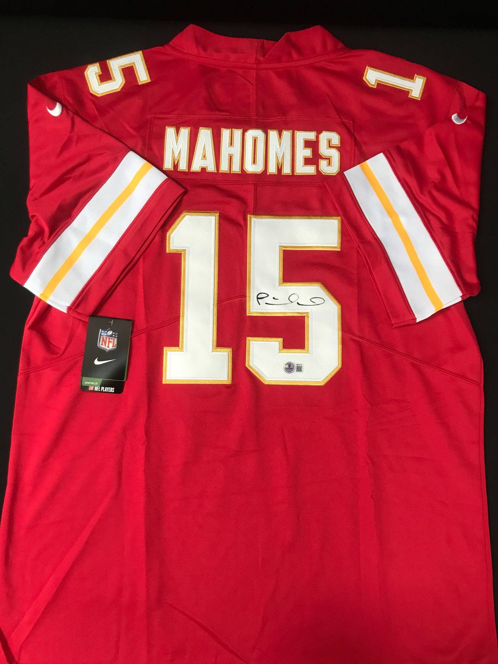 PATRICK MAHOMES SIGNED KC CHIEFS FOOTBALL JERSEY - BECKETT COA: Prices are in Canadian dollars