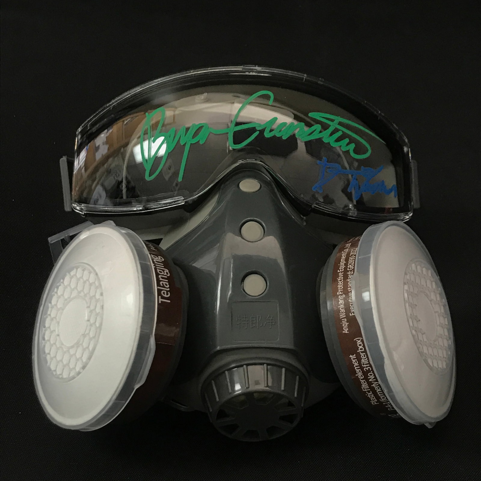 BRYAN CRANSTON AND DEAN NORRIS SIGNED GASMASK - KB AND WWOC COA (1 of 1)