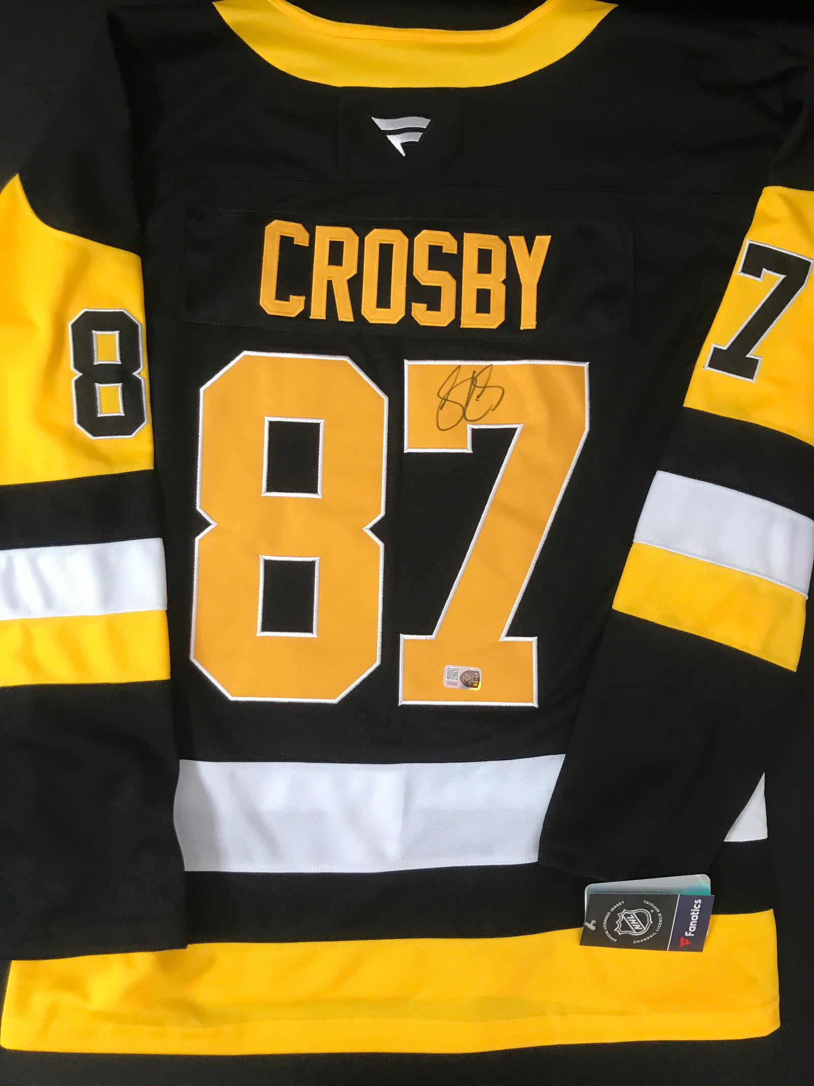 SIDNEY CROSBY SIGNED PITTSBURGH PENGUINS CUSTOM JERSEY - ELITE SPORTS COA: Prices are in Canadian dollars
